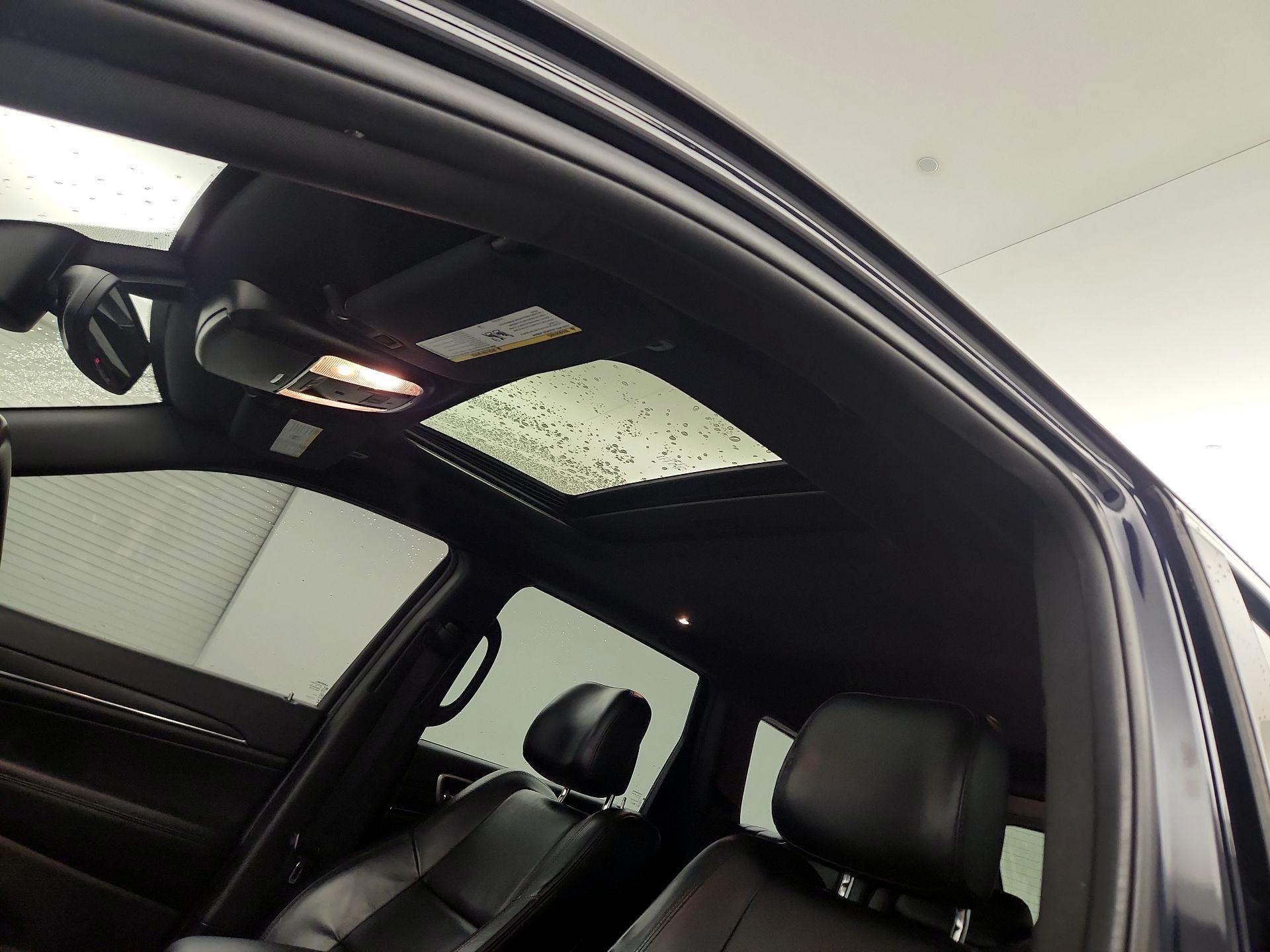 Thumbnail: 2018 Jeep Grand Cherokee - 17