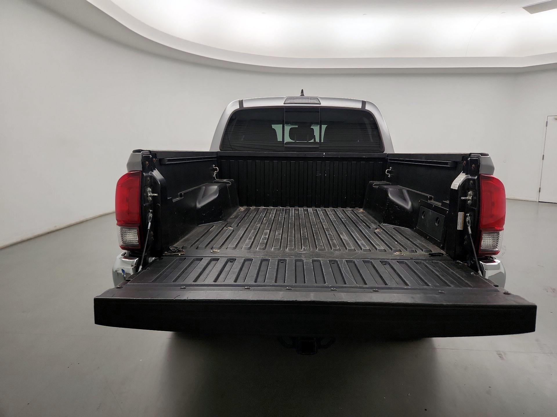 Thumbnail: 2019 Toyota Tacoma - 18