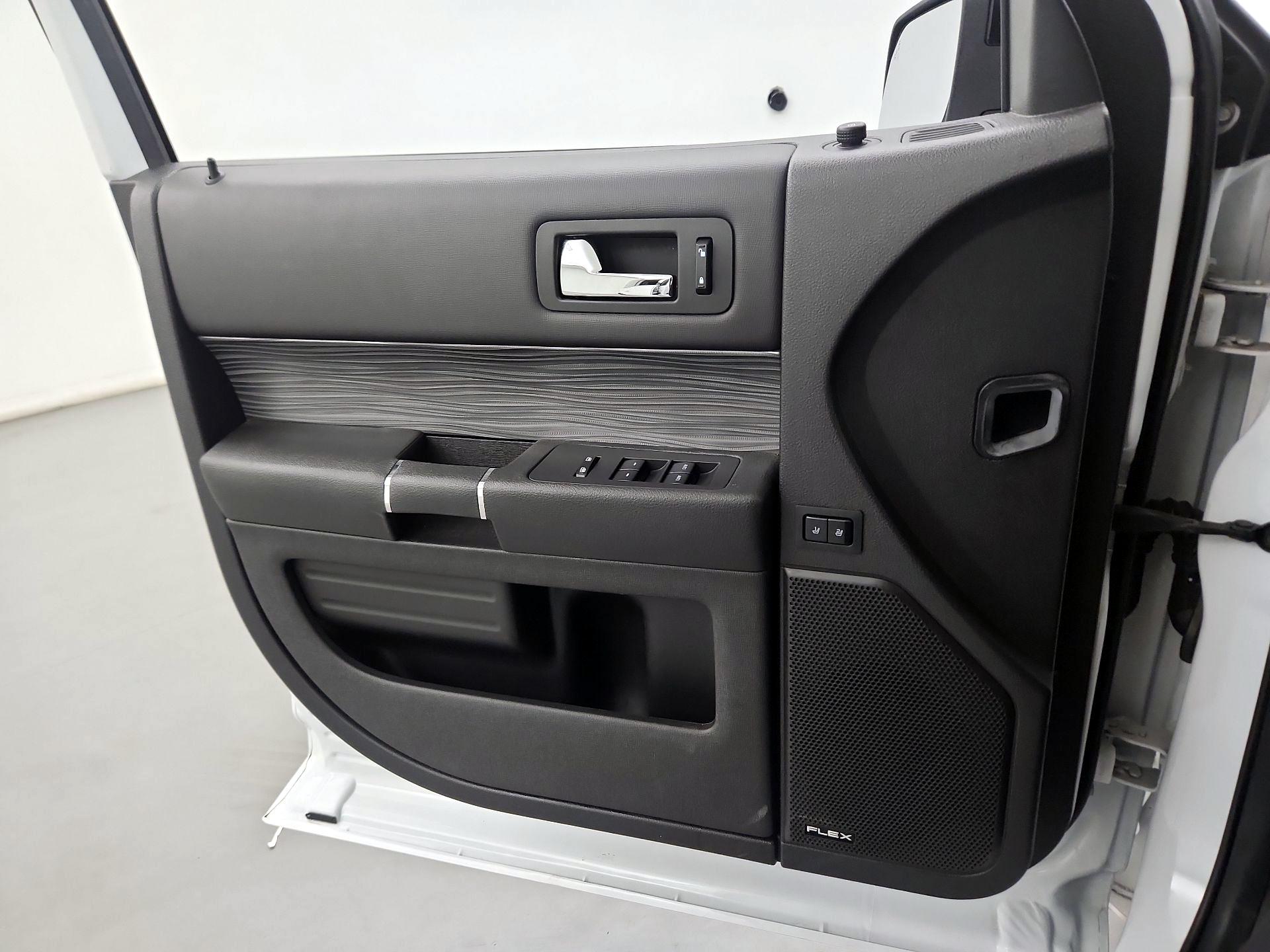 Thumbnail: 2019 Ford Flex - 10