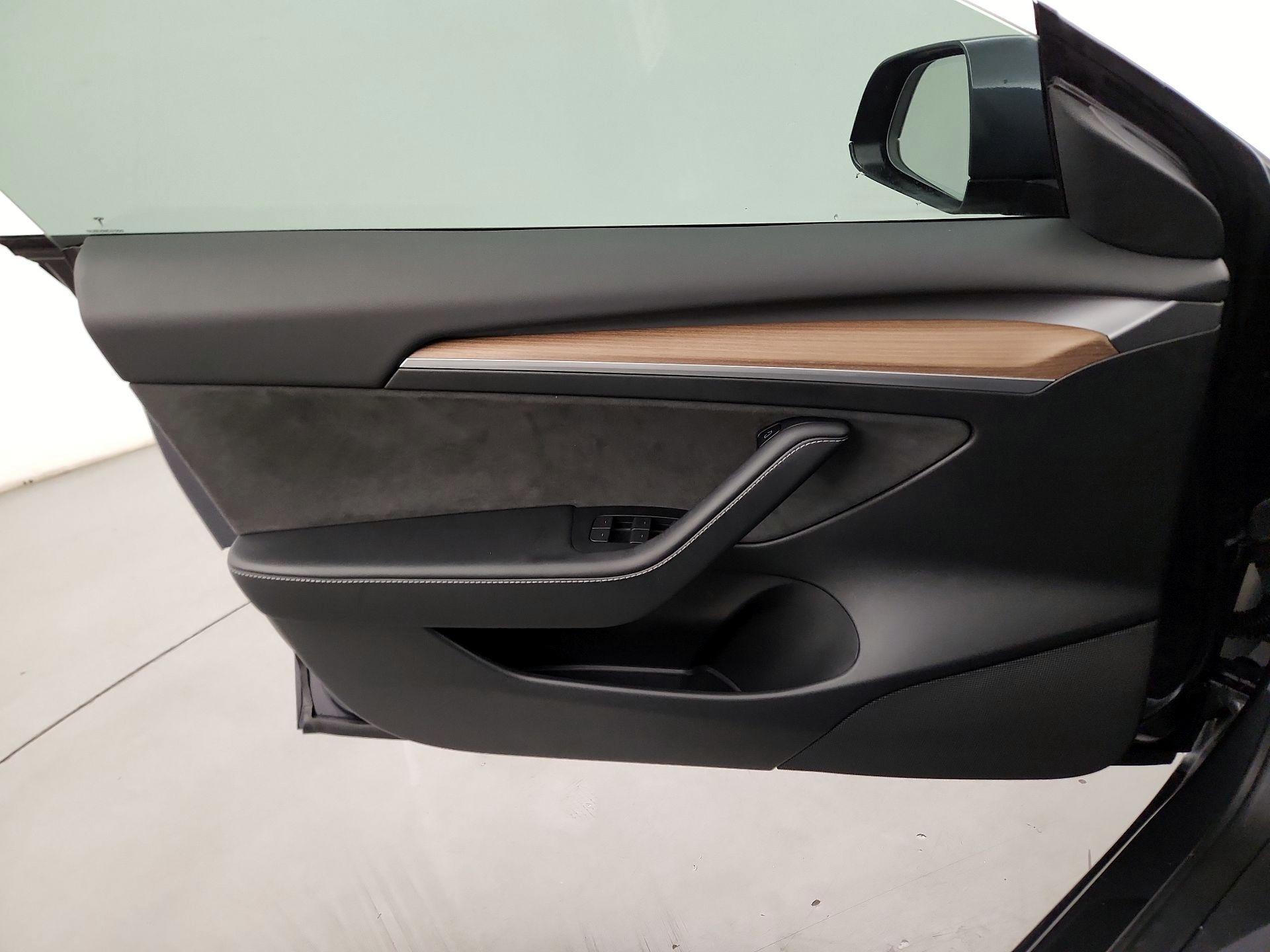 Thumbnail: 2022 Tesla Model 3 - 10