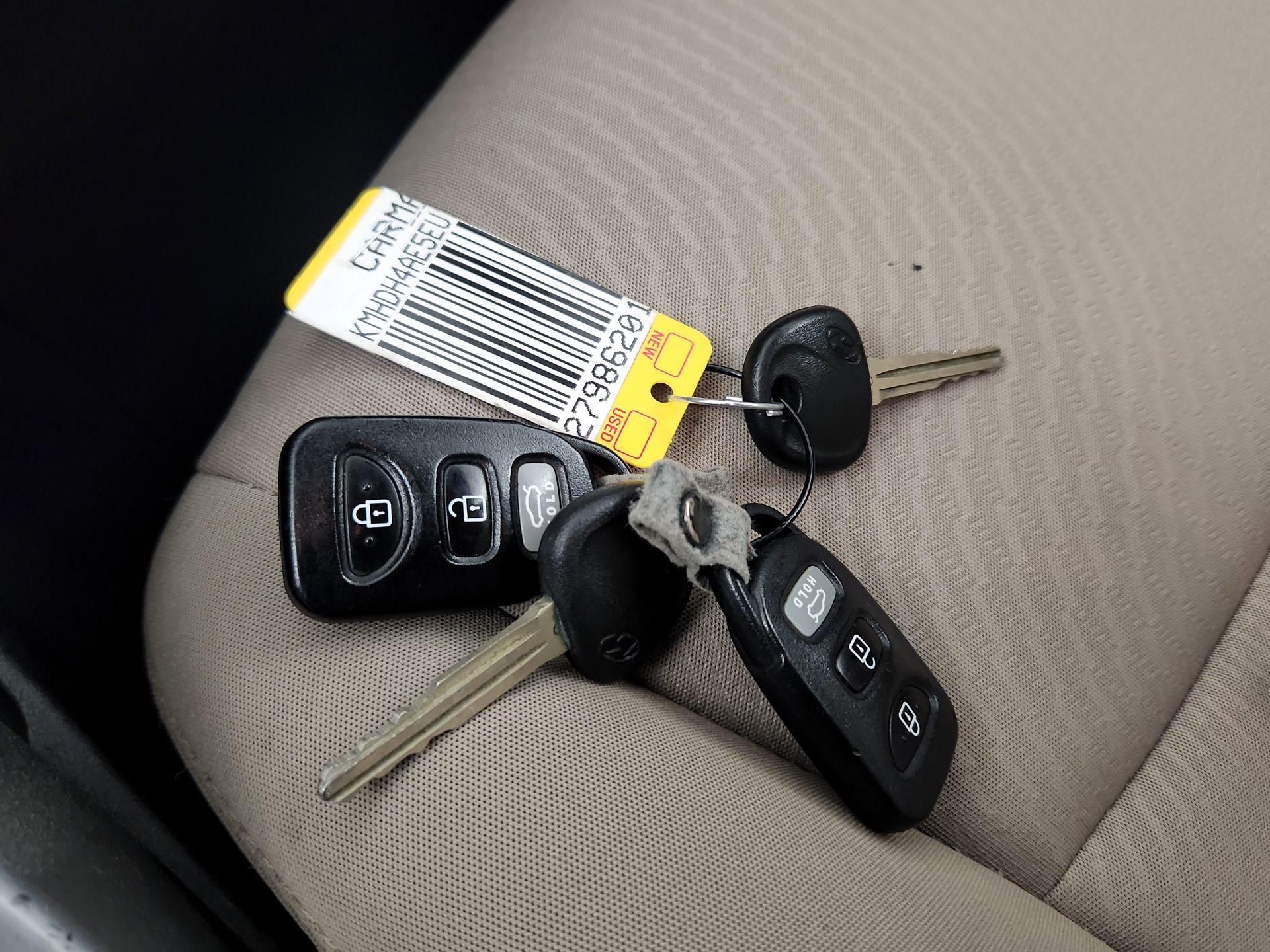 Thumbnail: 2014 Hyundai Elantra - 19