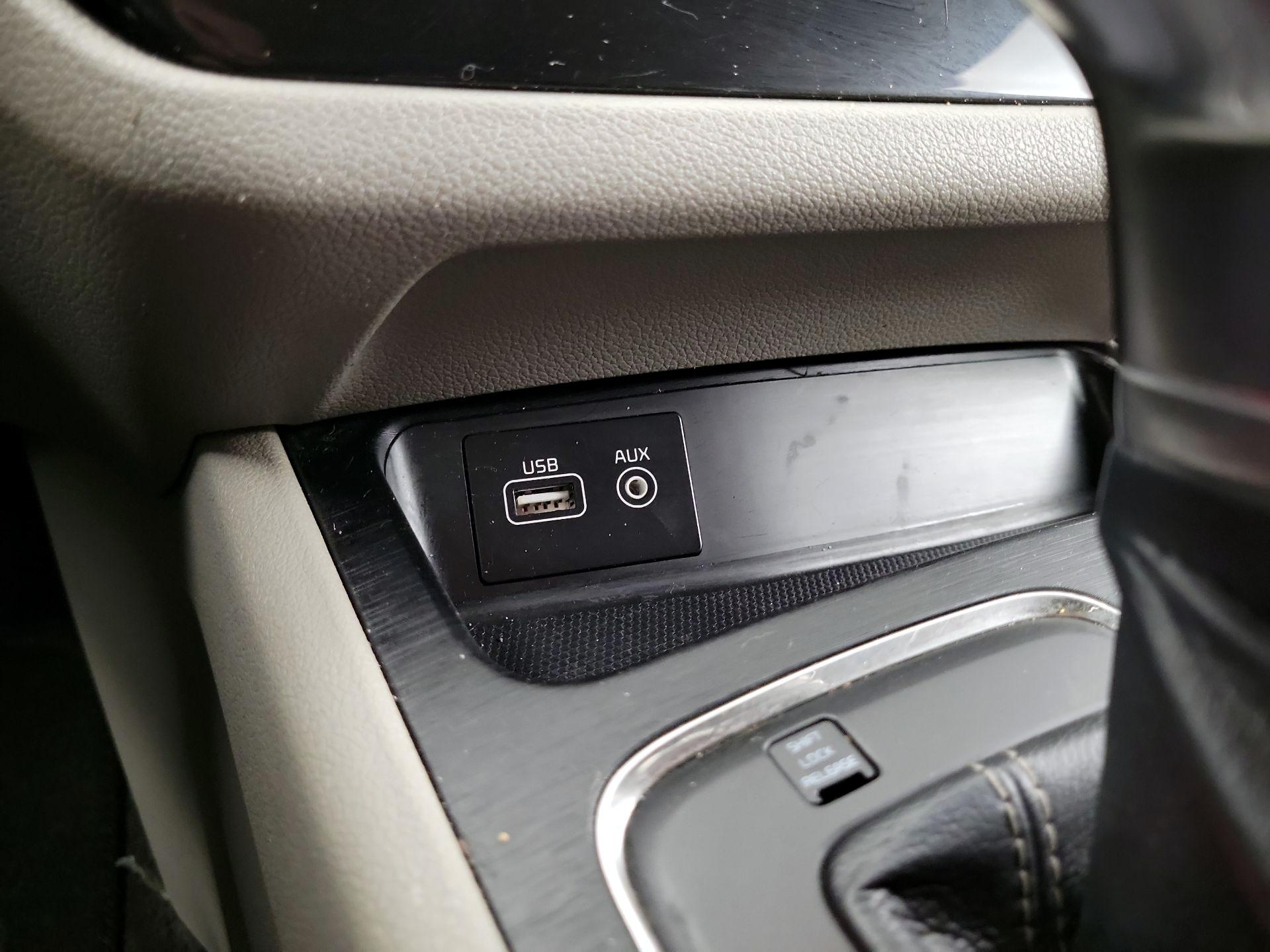 Thumbnail: 2017 Kia Sedona - 16