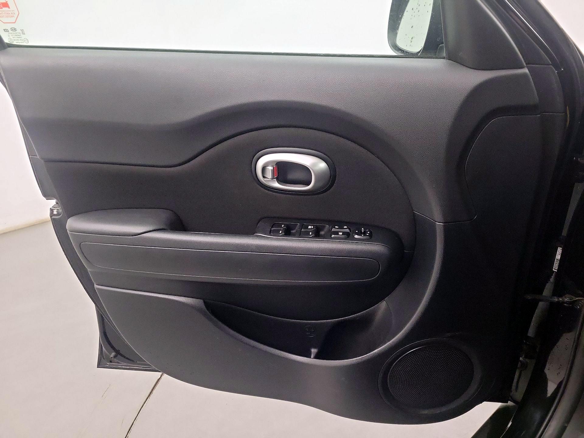 Thumbnail: 2016 Kia Soul - 10