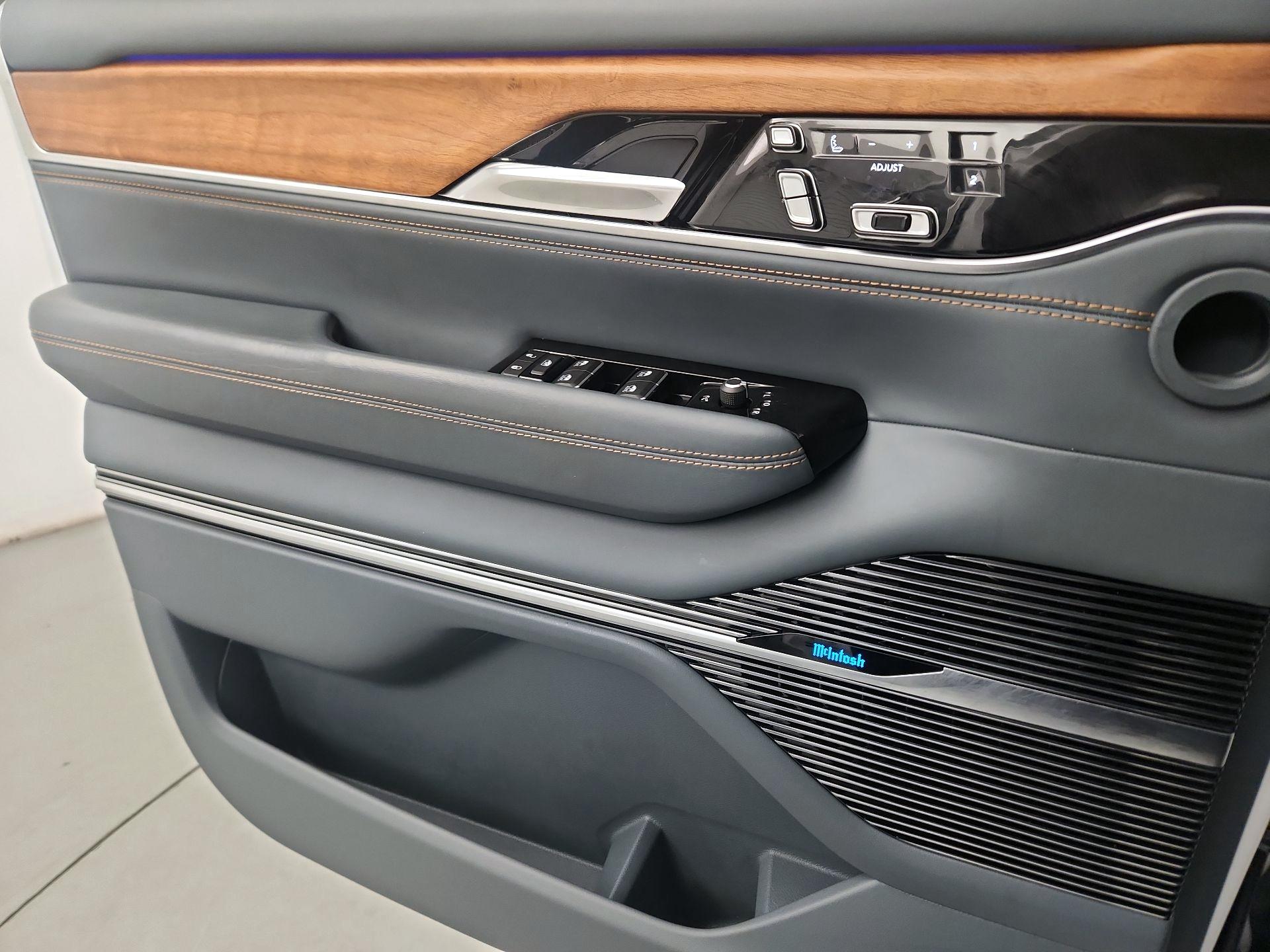 Thumbnail: 2022 Jeep Grand Wagoneer - 10