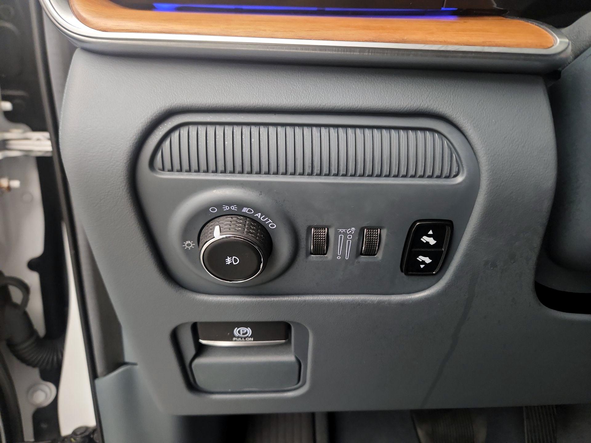 Thumbnail: 2022 Jeep Grand Wagoneer - 11