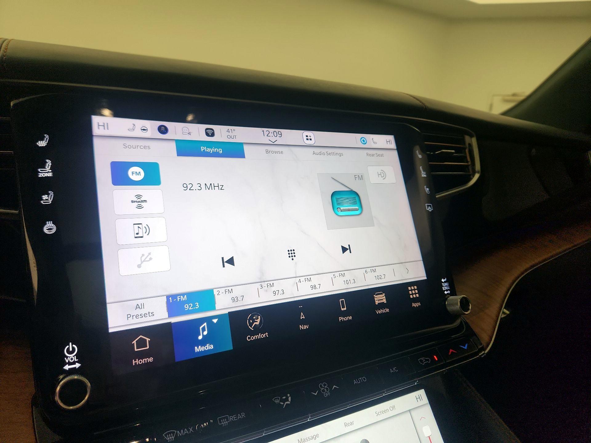 Thumbnail: 2022 Jeep Grand Wagoneer - 14