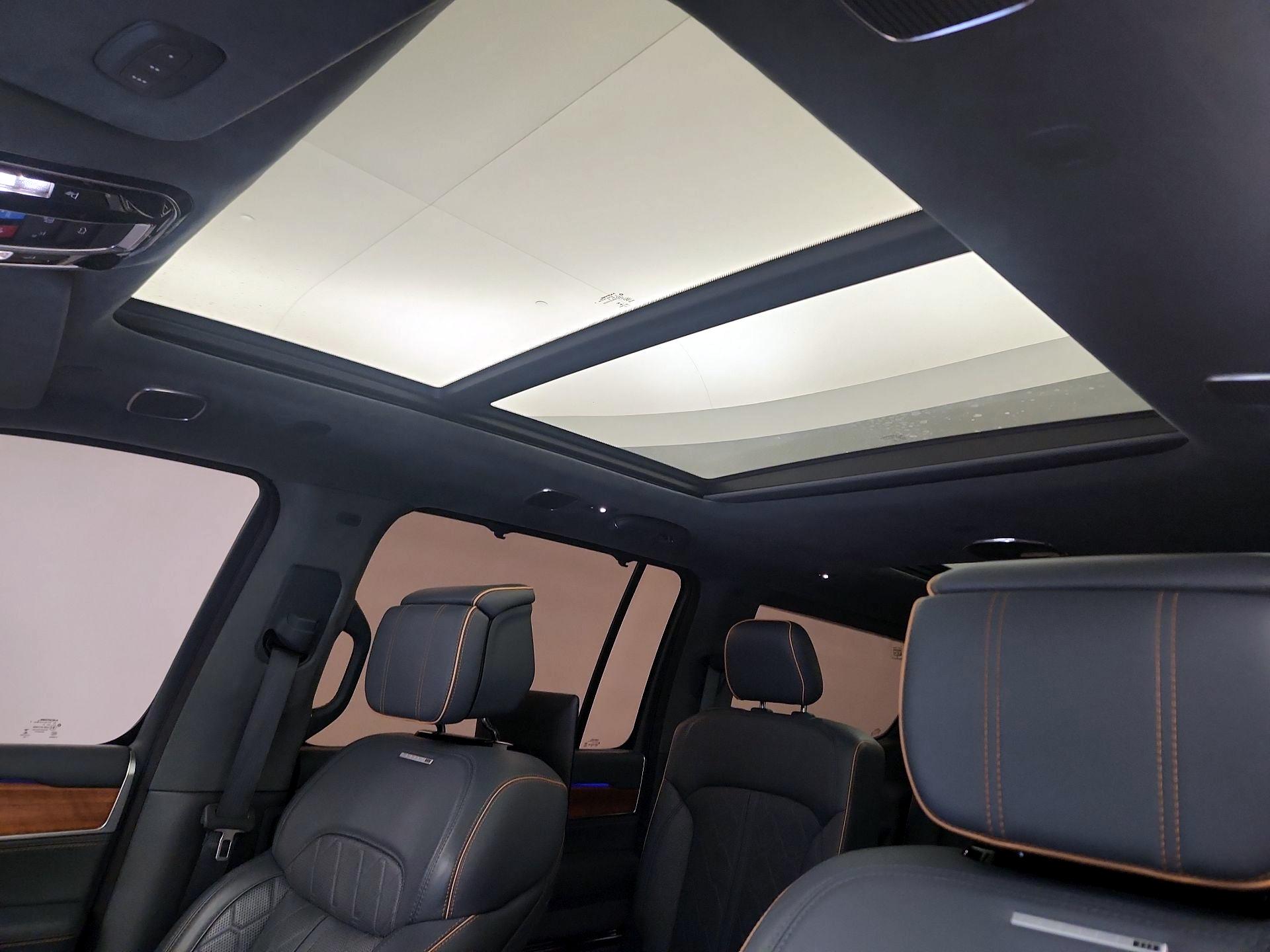 Thumbnail: 2022 Jeep Grand Wagoneer - 18