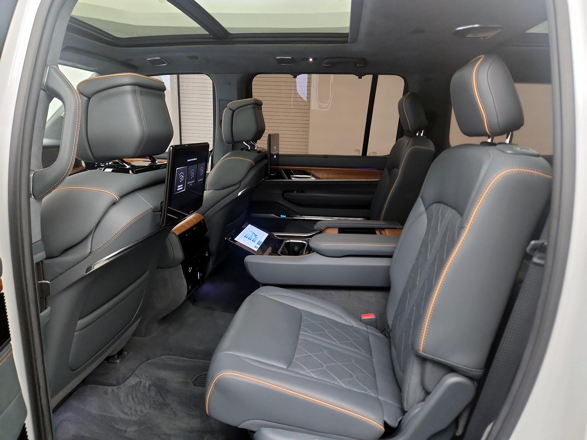 Thumbnail: 2022 Jeep Grand Wagoneer - 19