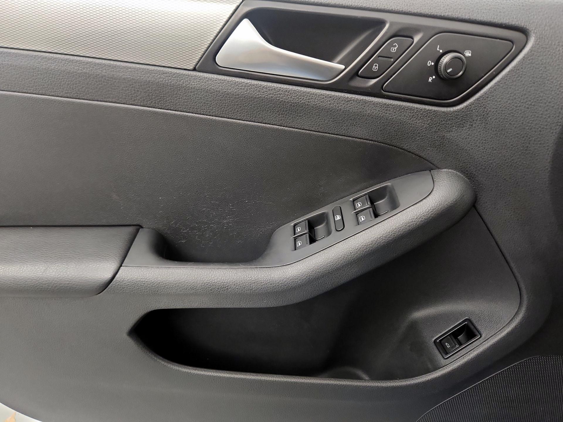 Thumbnail: 2017 Volkswagen Jetta - 10