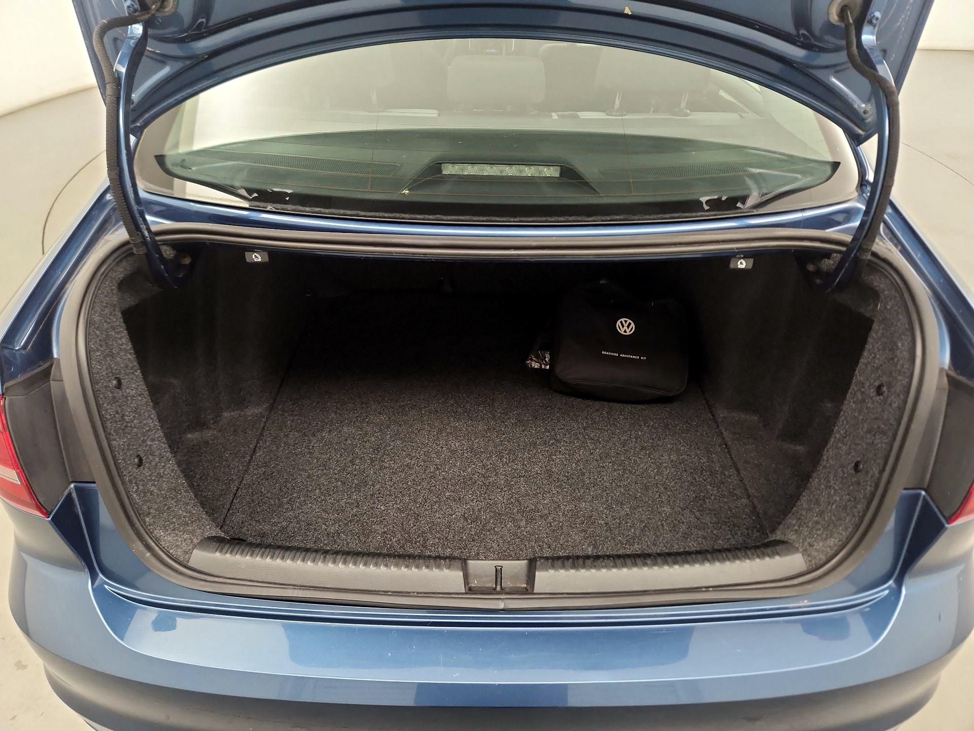 Thumbnail: 2017 Volkswagen Jetta - 18