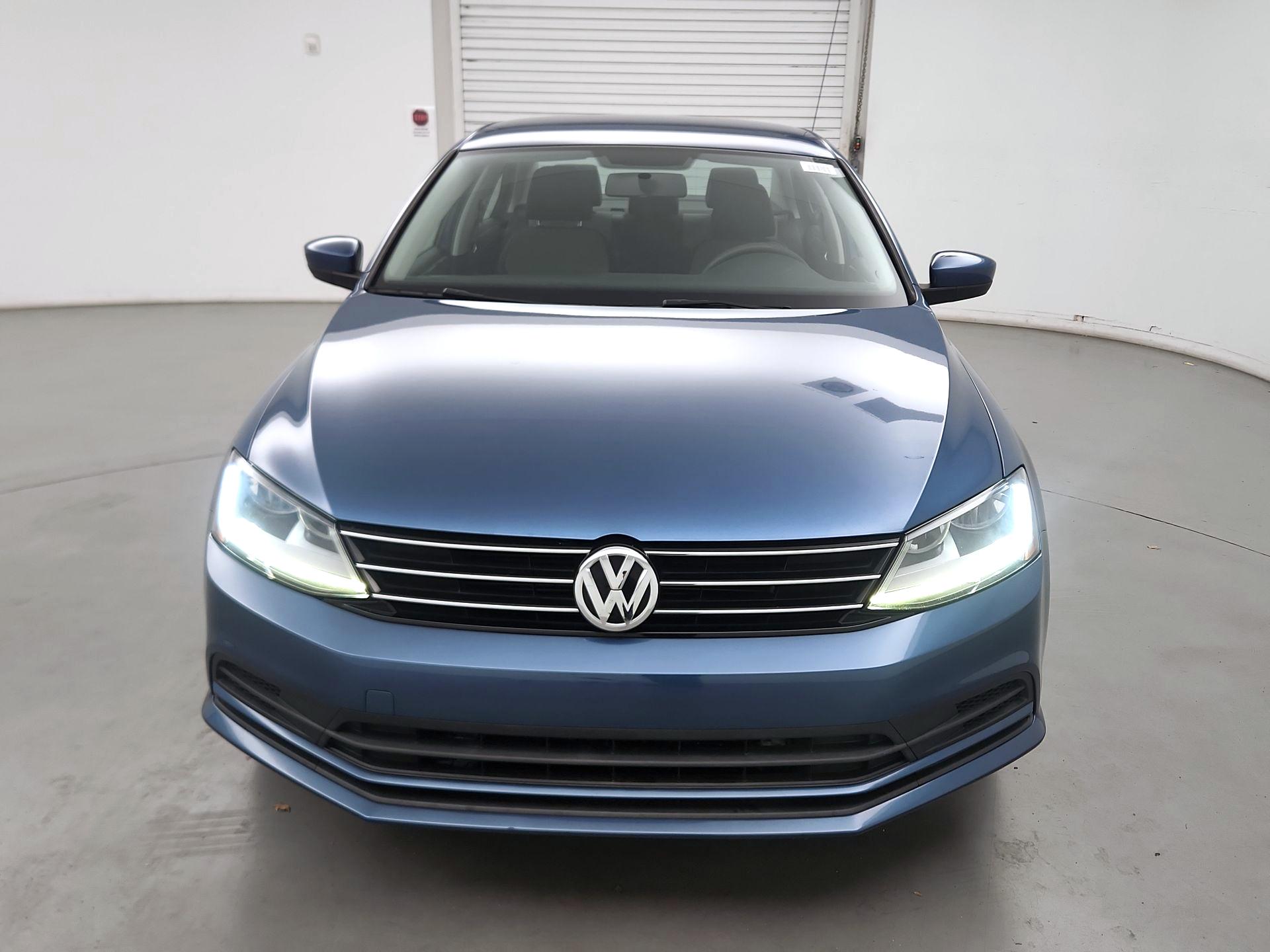Thumbnail: 2017 Volkswagen Jetta - 2