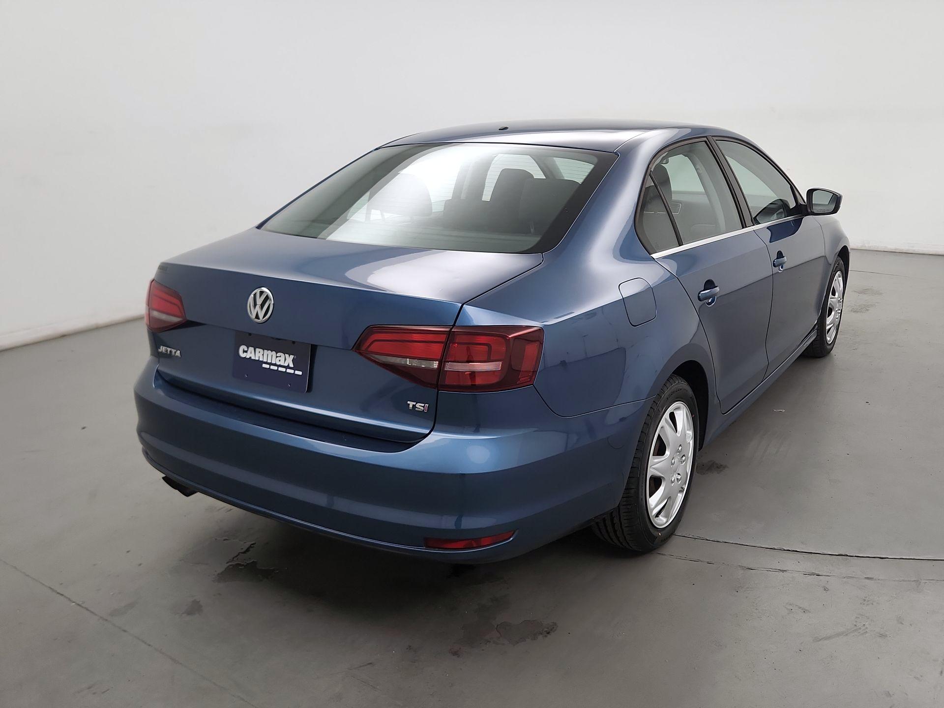 Thumbnail: 2017 Volkswagen Jetta - 5