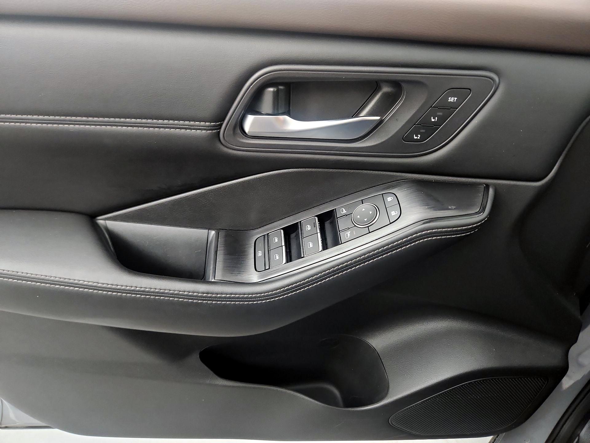 Thumbnail: 2023 Nissan Rogue - 10