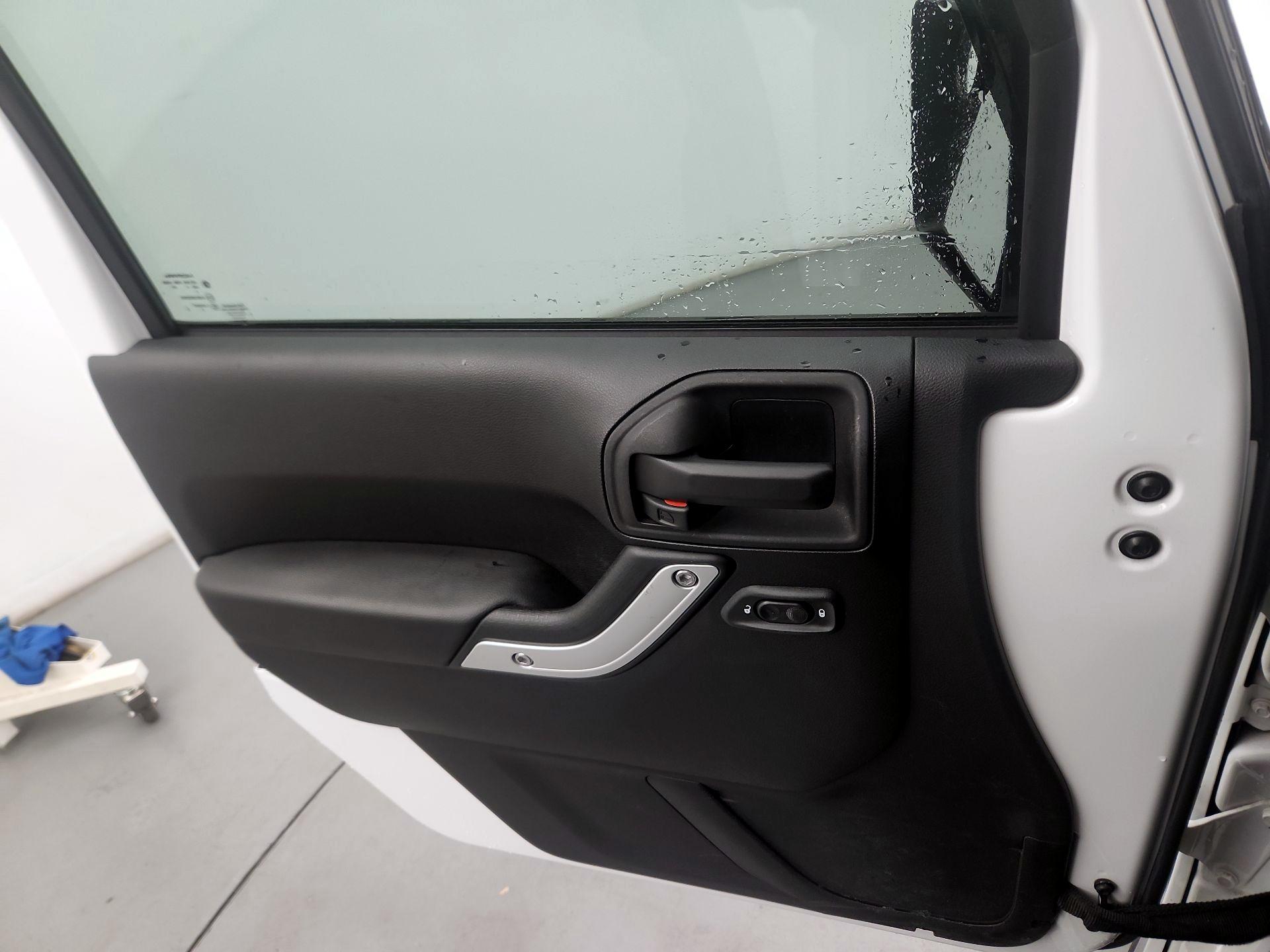 Thumbnail: 2015 Jeep Wrangler - 10