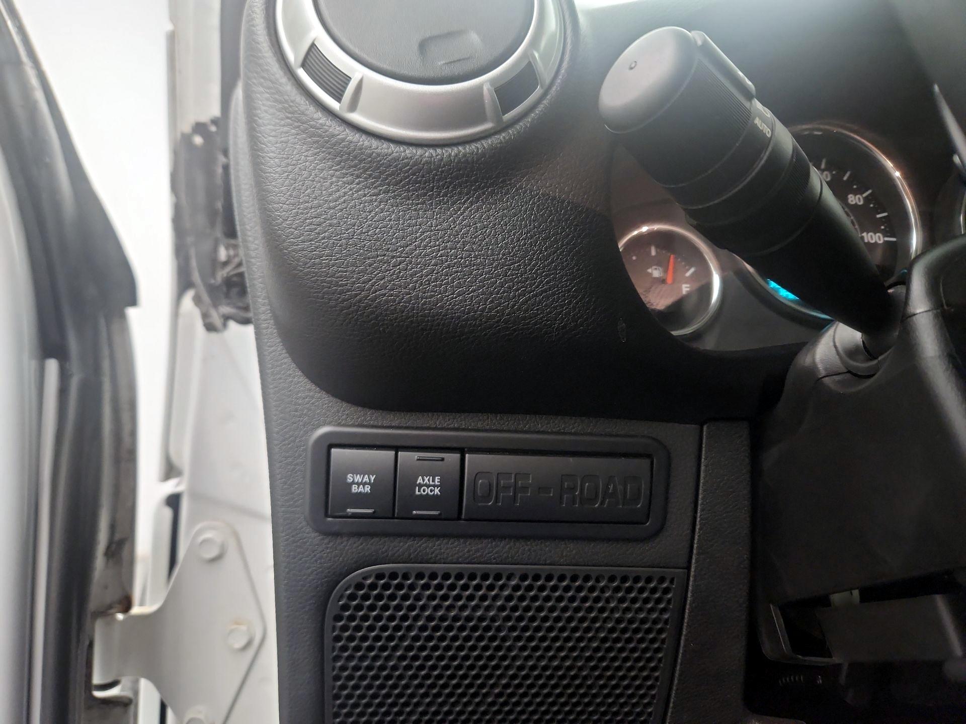 Thumbnail: 2015 Jeep Wrangler - 11