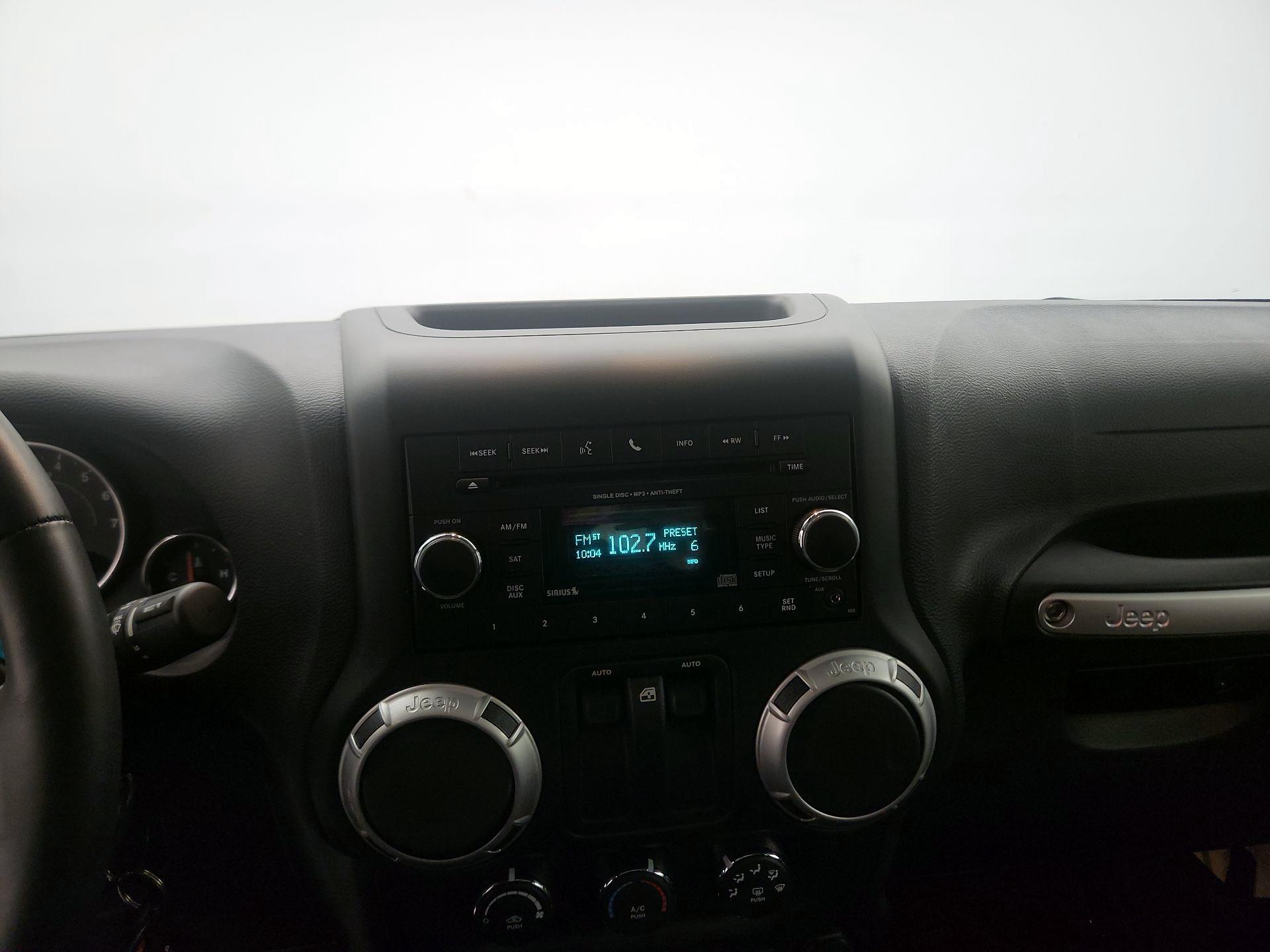 Thumbnail: 2015 Jeep Wrangler - 12