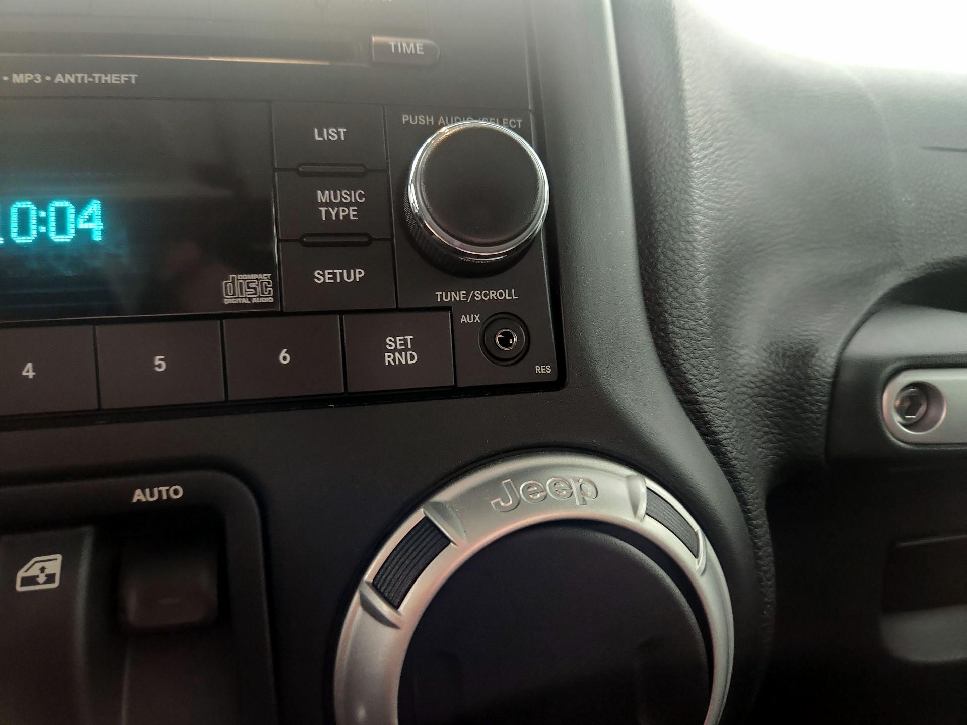 Thumbnail: 2015 Jeep Wrangler - 15