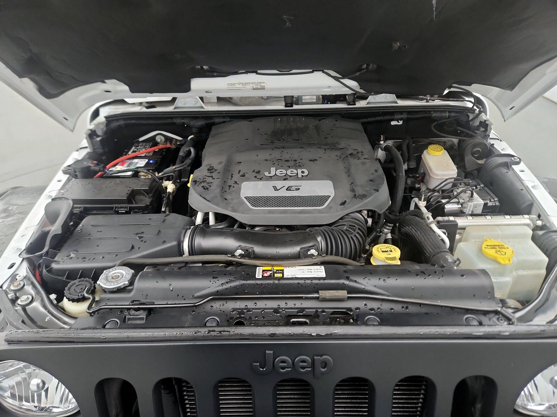 Thumbnail: 2015 Jeep Wrangler - 18