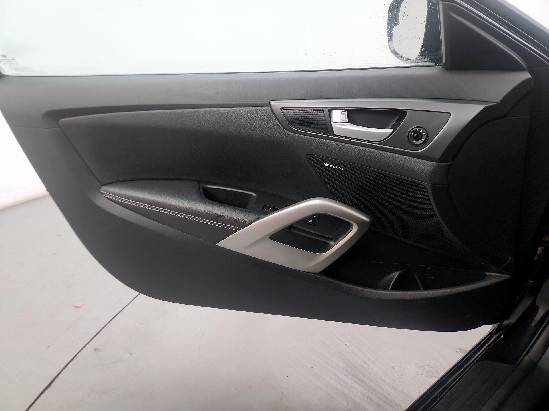 Thumbnail: 2015 Hyundai Veloster - 10