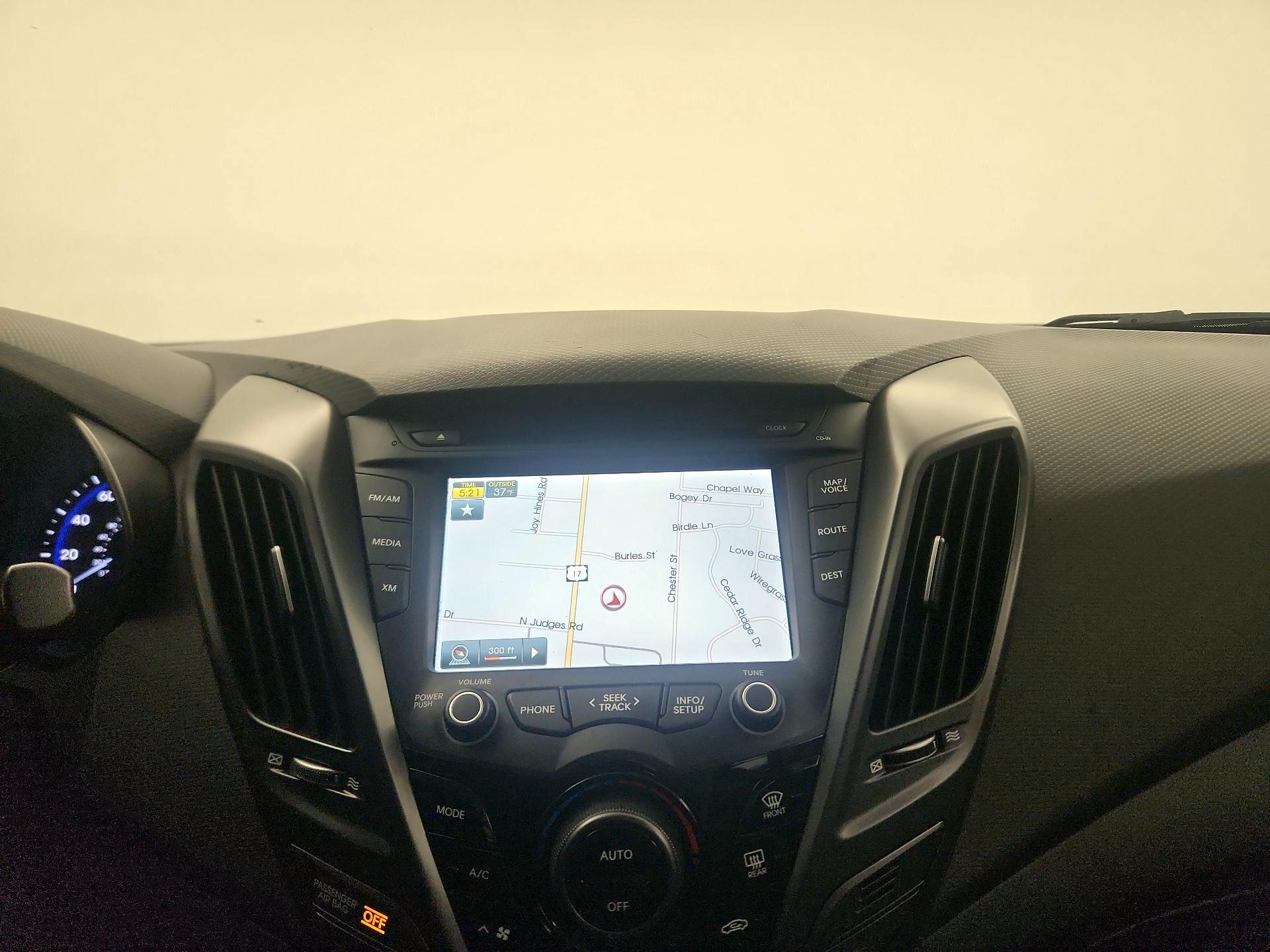 Thumbnail: 2015 Hyundai Veloster - 12