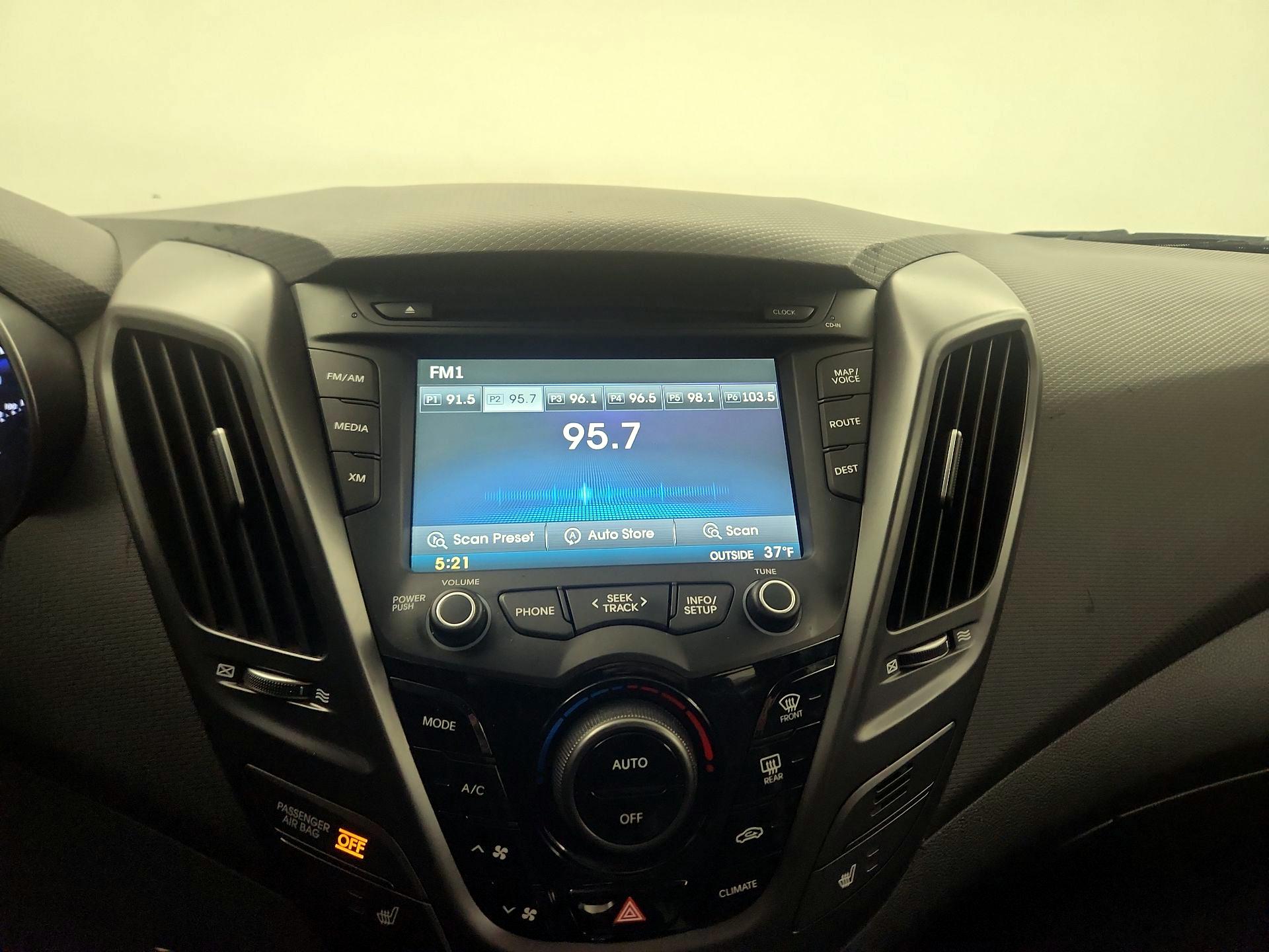 Thumbnail: 2015 Hyundai Veloster - 14