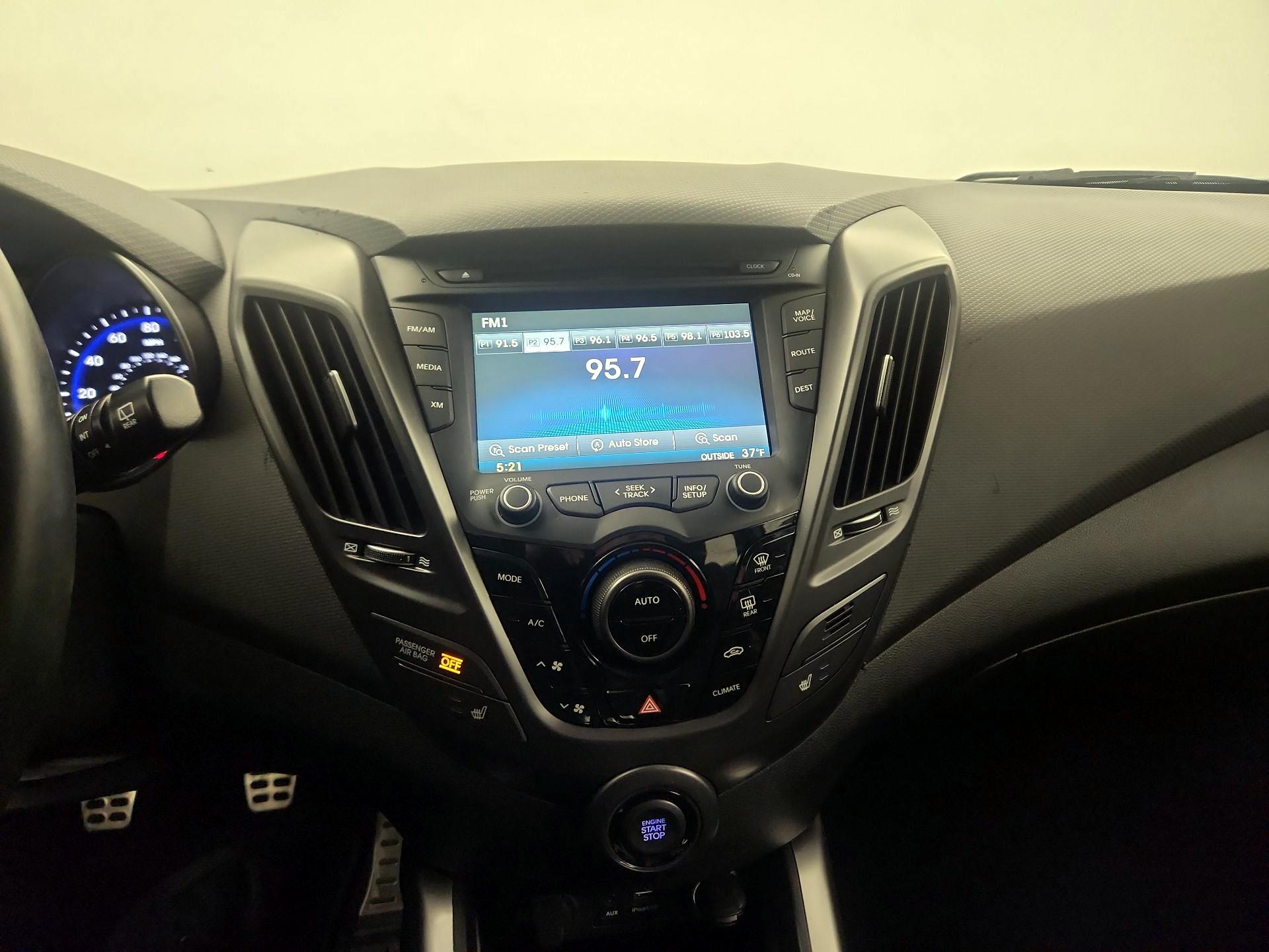 Thumbnail: 2015 Hyundai Veloster - 15