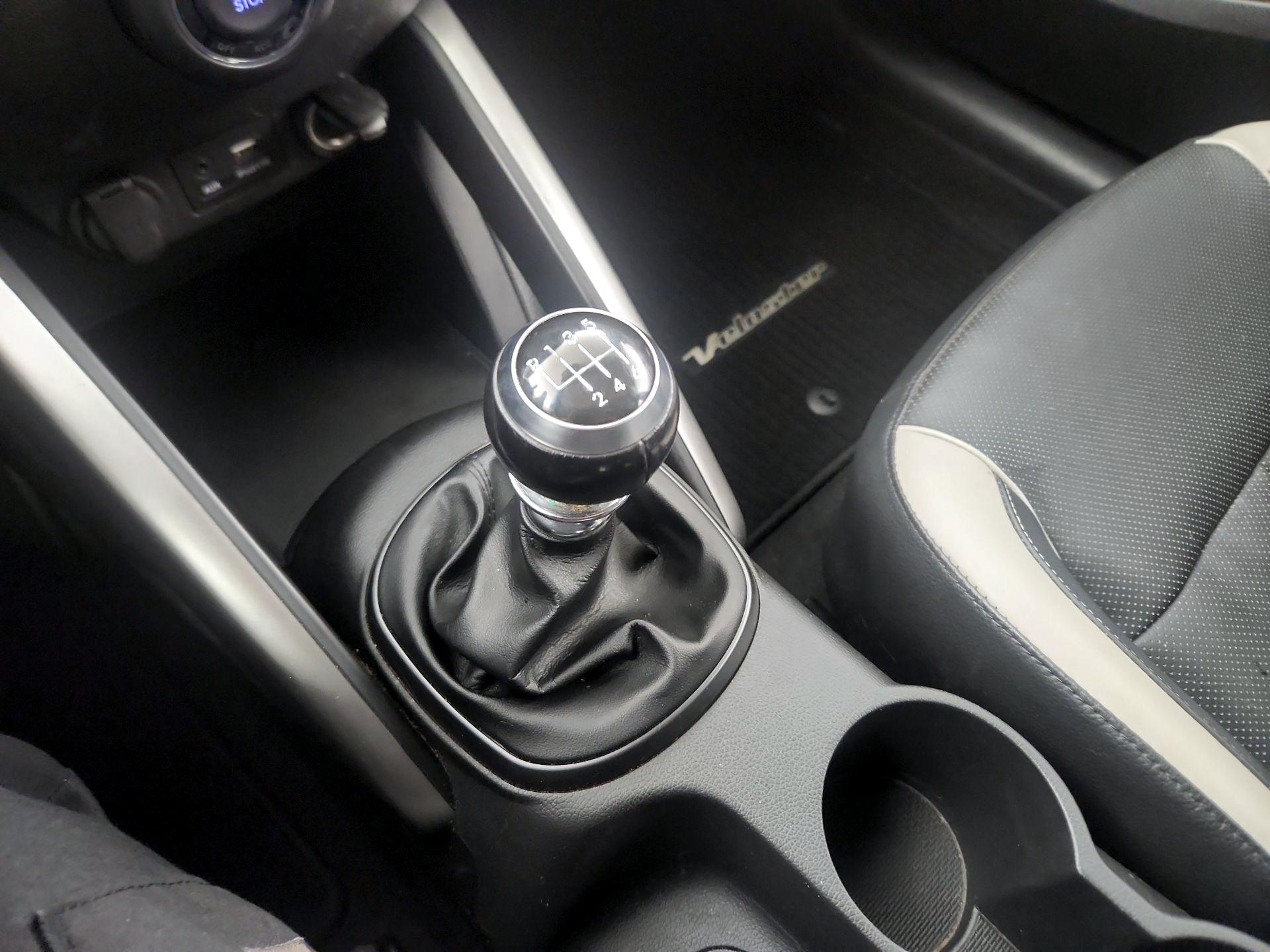 Thumbnail: 2015 Hyundai Veloster - 16