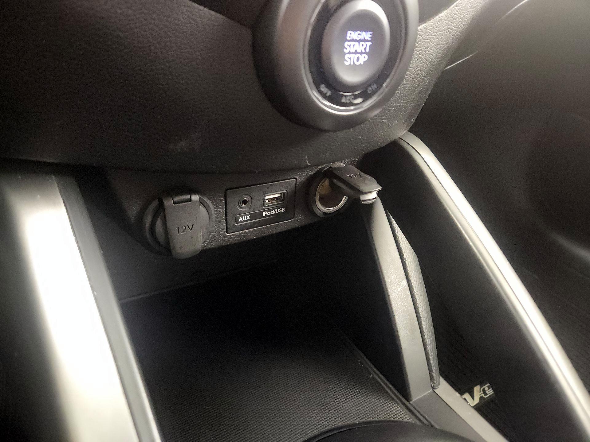 Thumbnail: 2015 Hyundai Veloster - 17