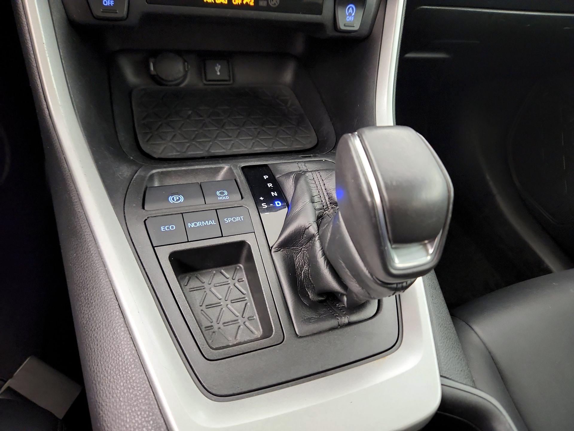 Thumbnail: 2020 Toyota RAV4 - 14