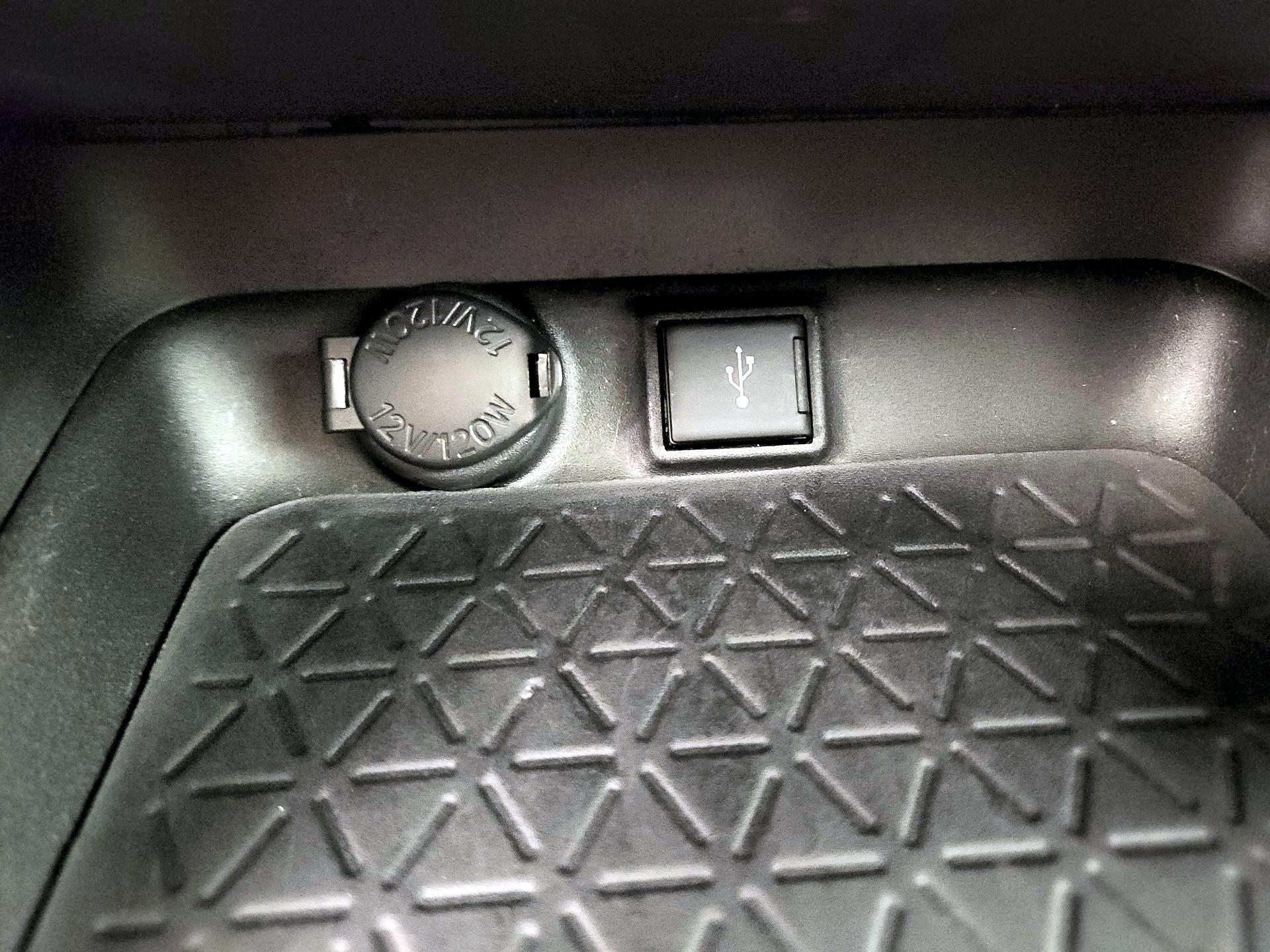 Thumbnail: 2020 Toyota RAV4 - 15