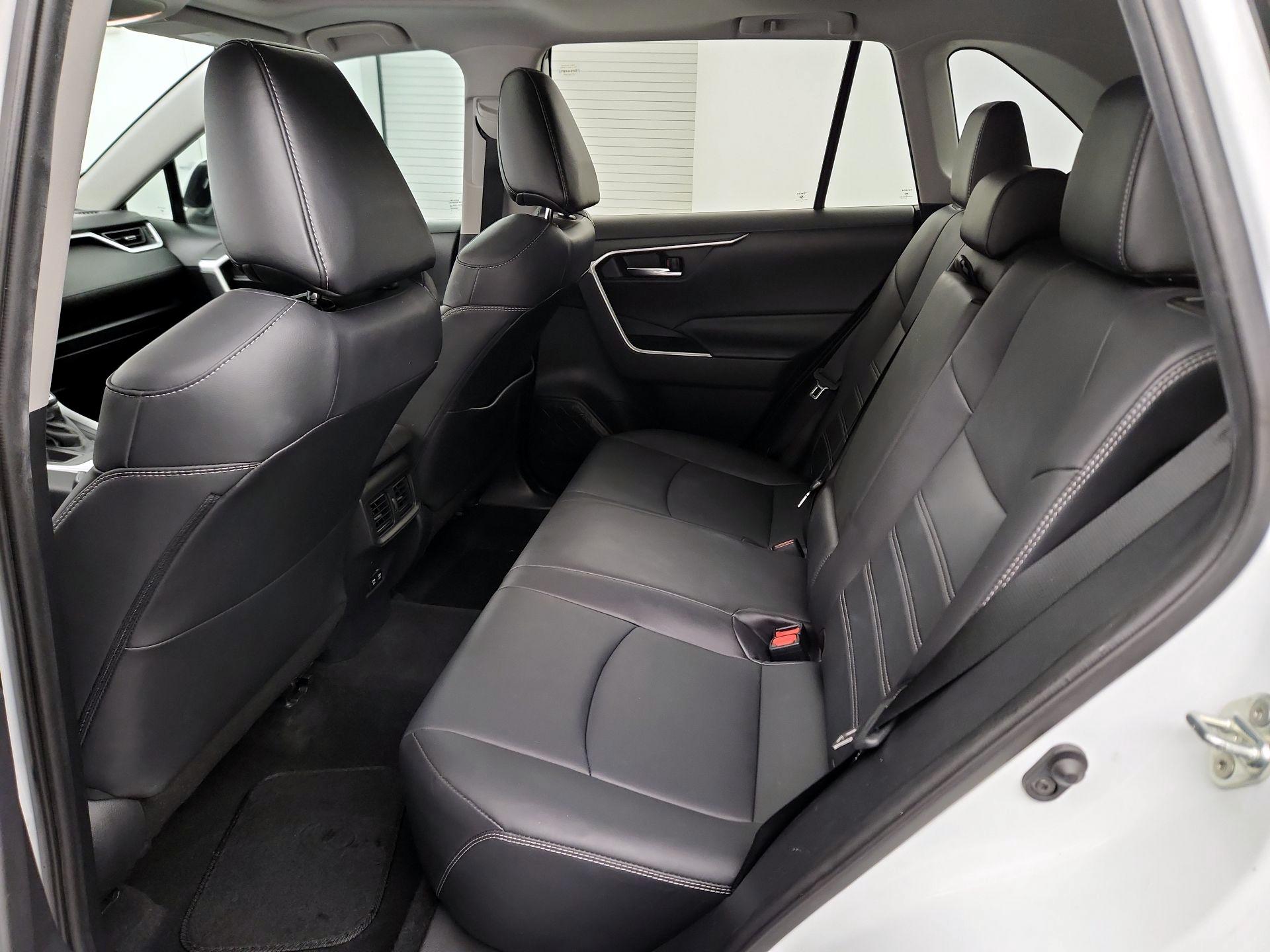 Thumbnail: 2020 Toyota RAV4 - 17