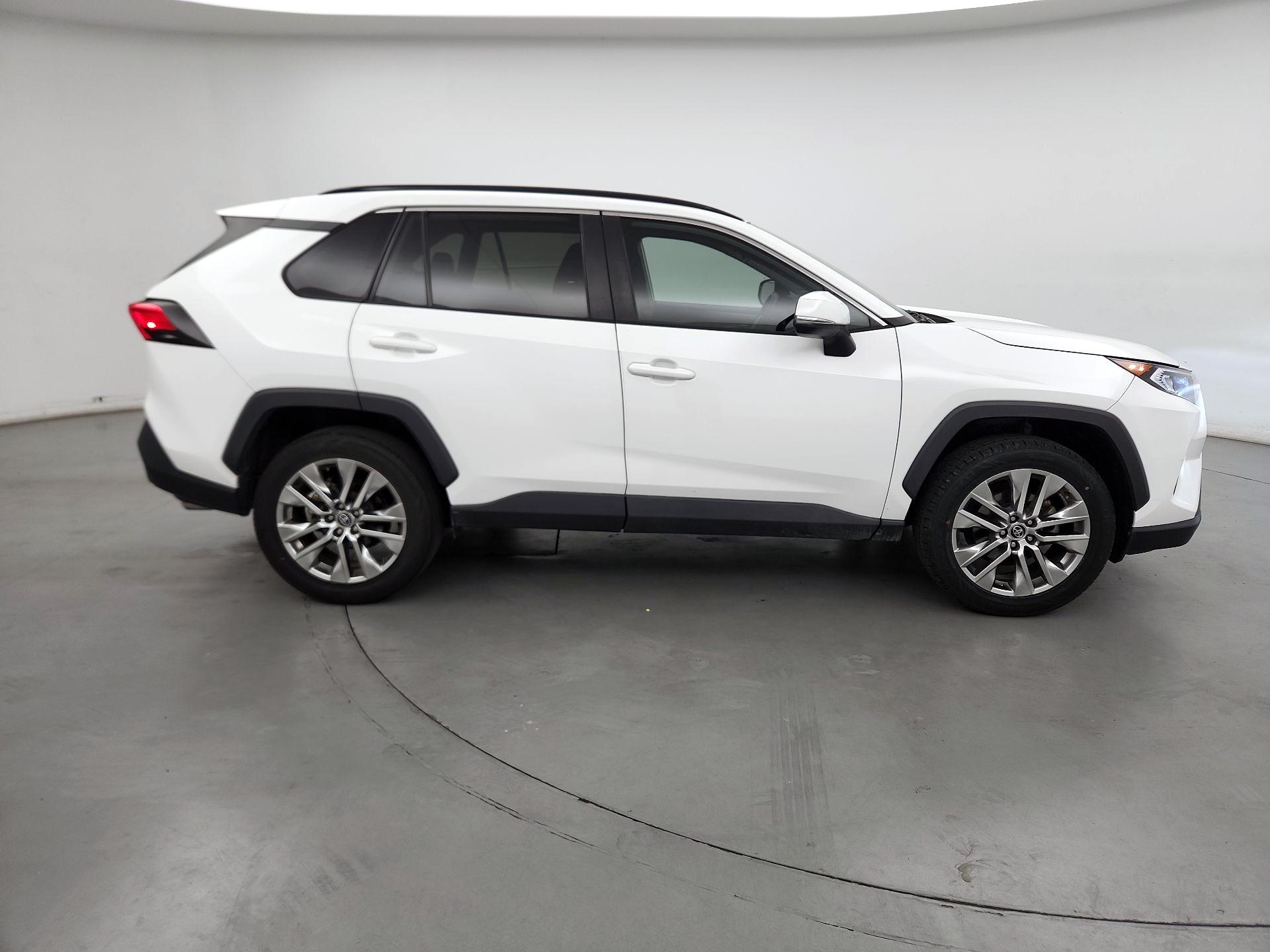 Thumbnail: 2020 Toyota RAV4 - 4