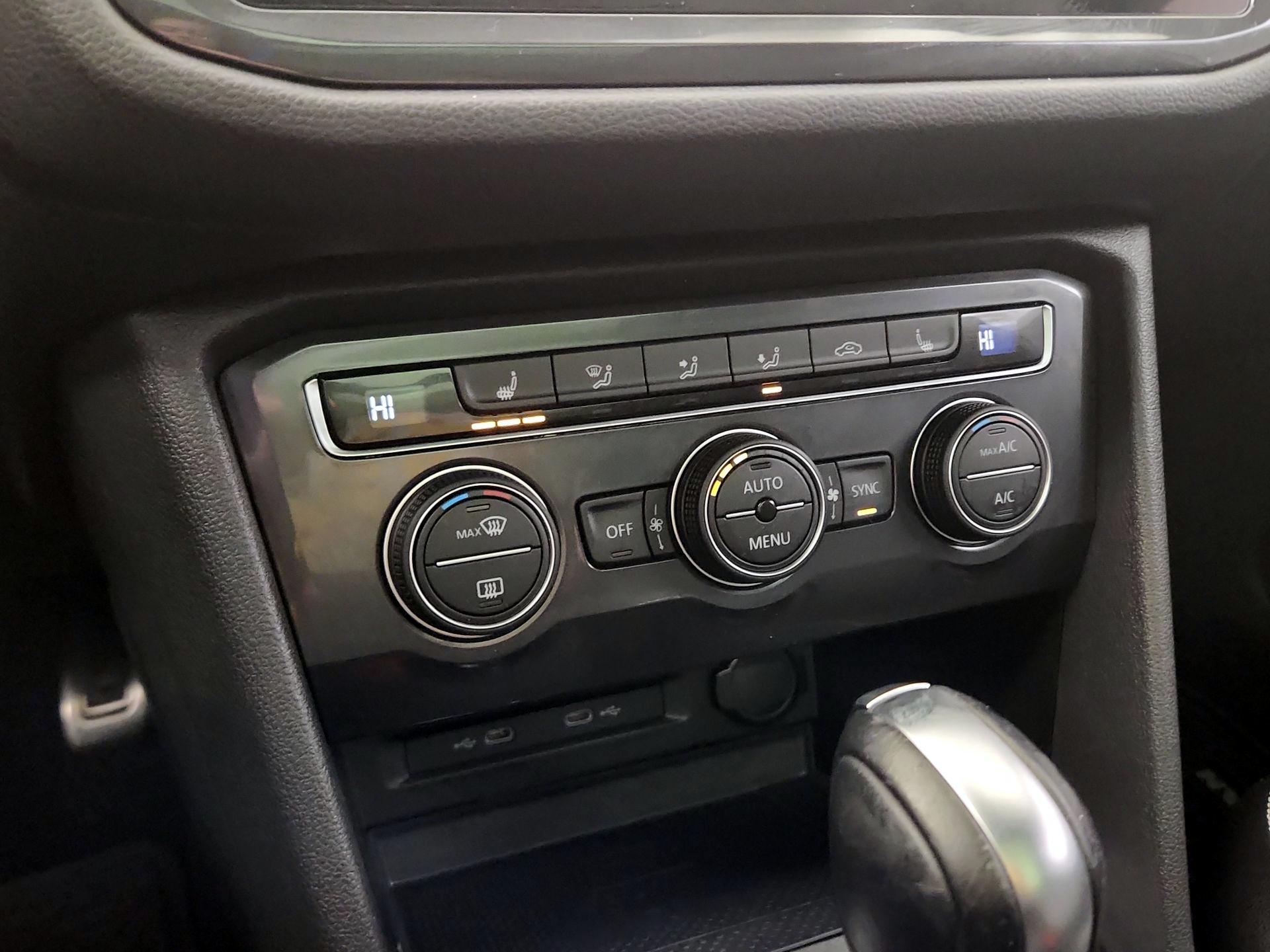 Thumbnail: 2021 Volkswagen Tiguan - 14