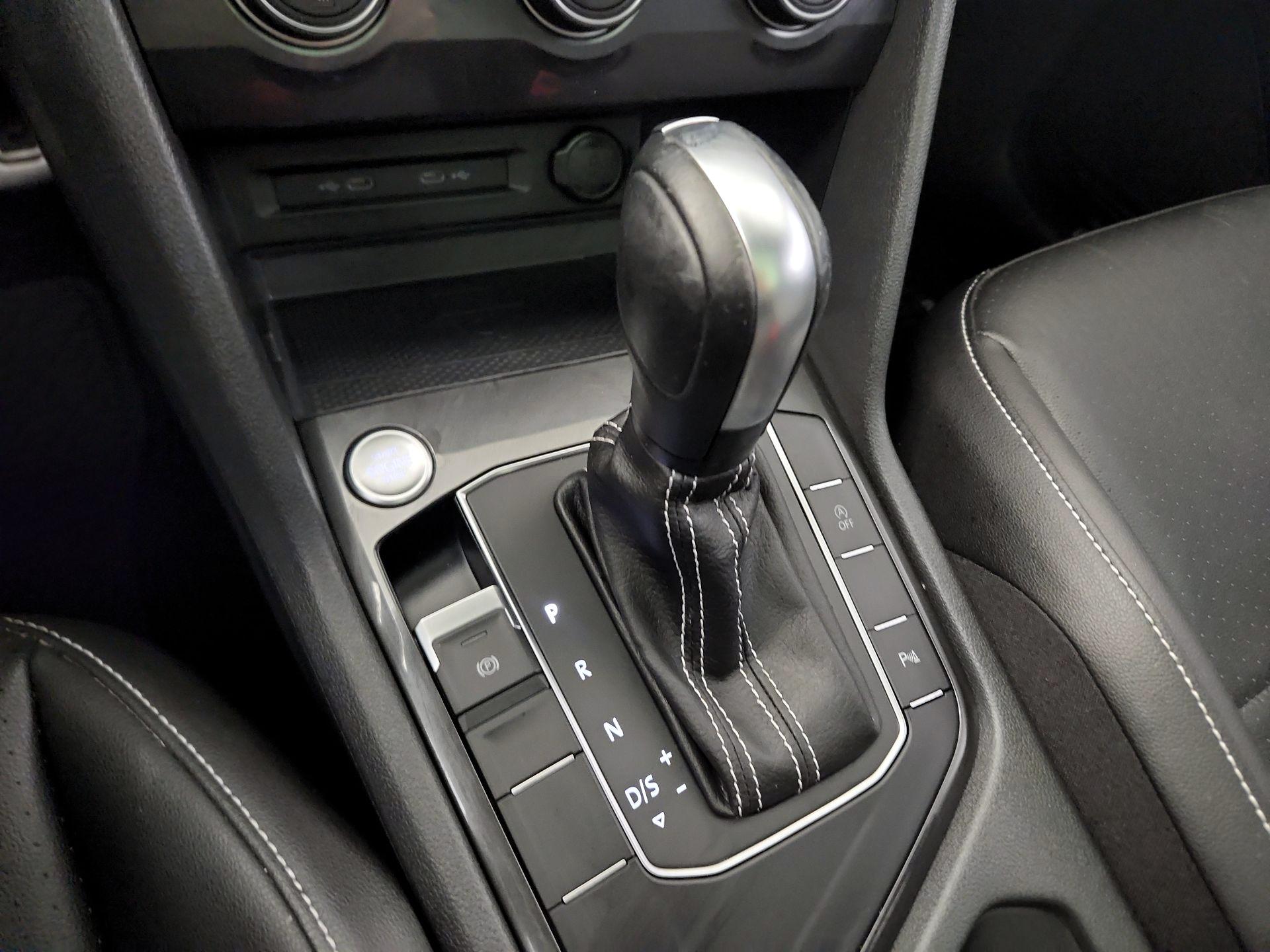 Thumbnail: 2021 Volkswagen Tiguan - 15