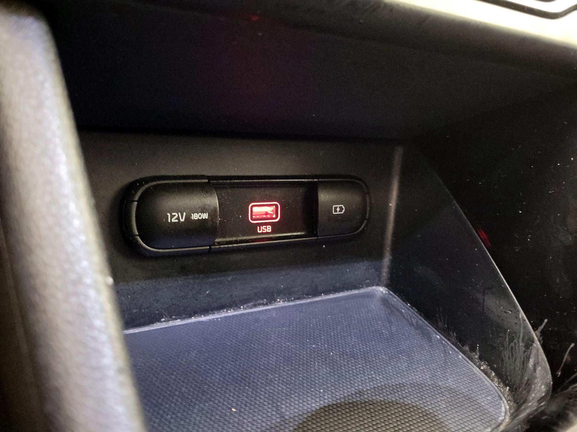 Thumbnail: 2020 Kia Niro - 16