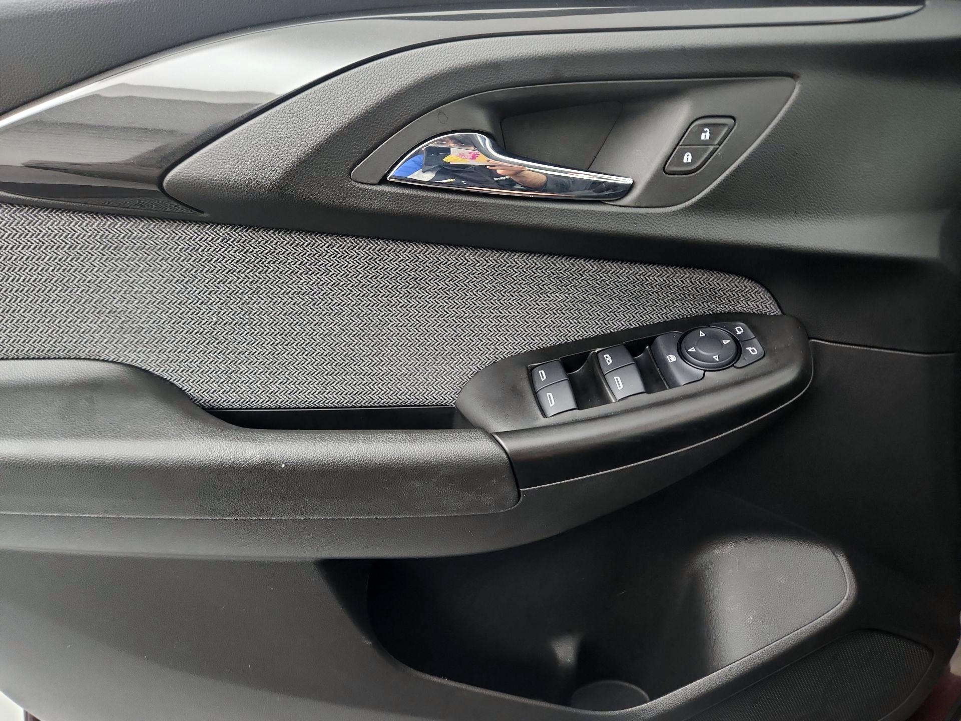 Thumbnail: 2023 Chevrolet TrailBlazer - 10