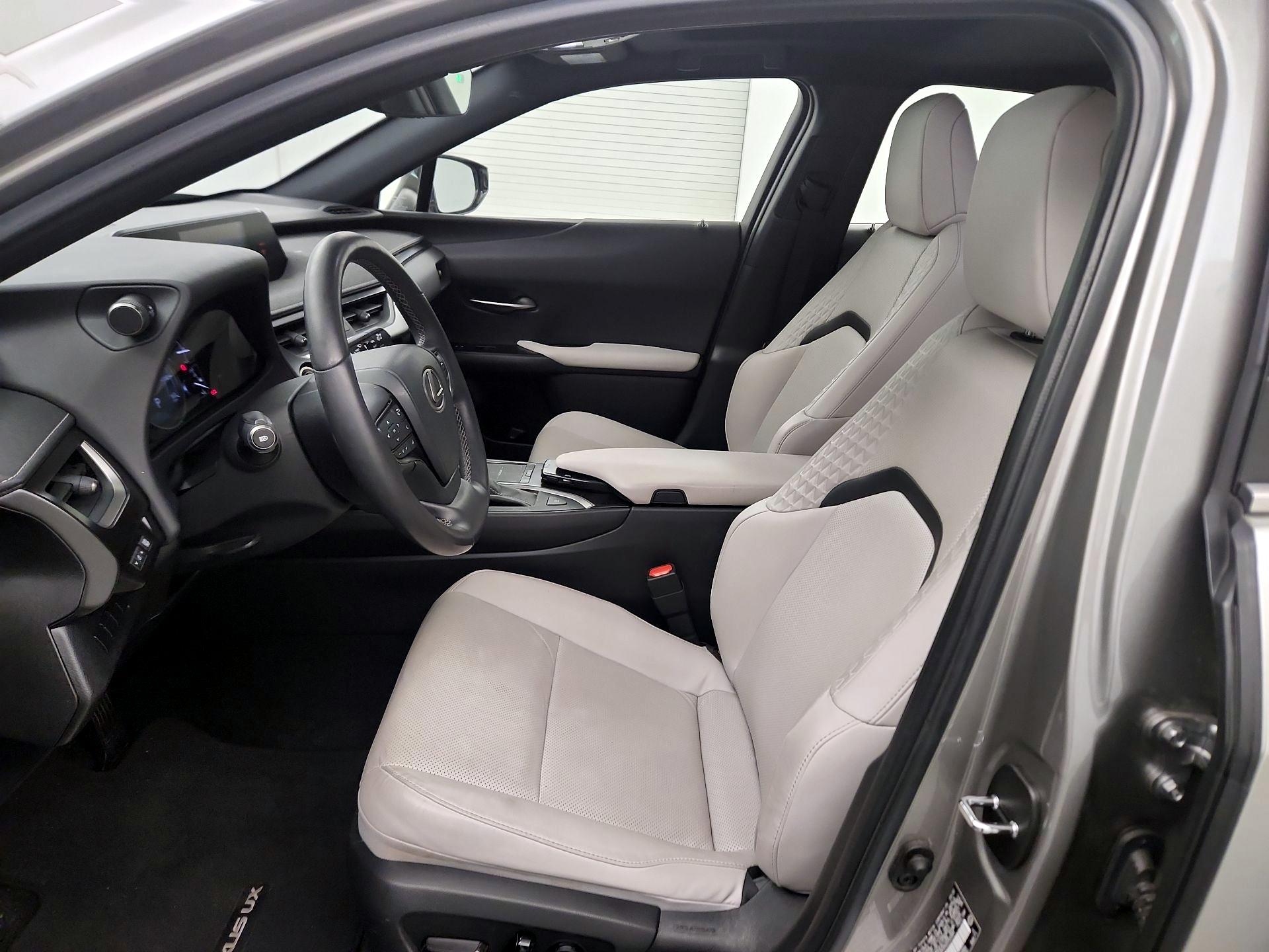 Thumbnail: 2022 Lexus UX - 9