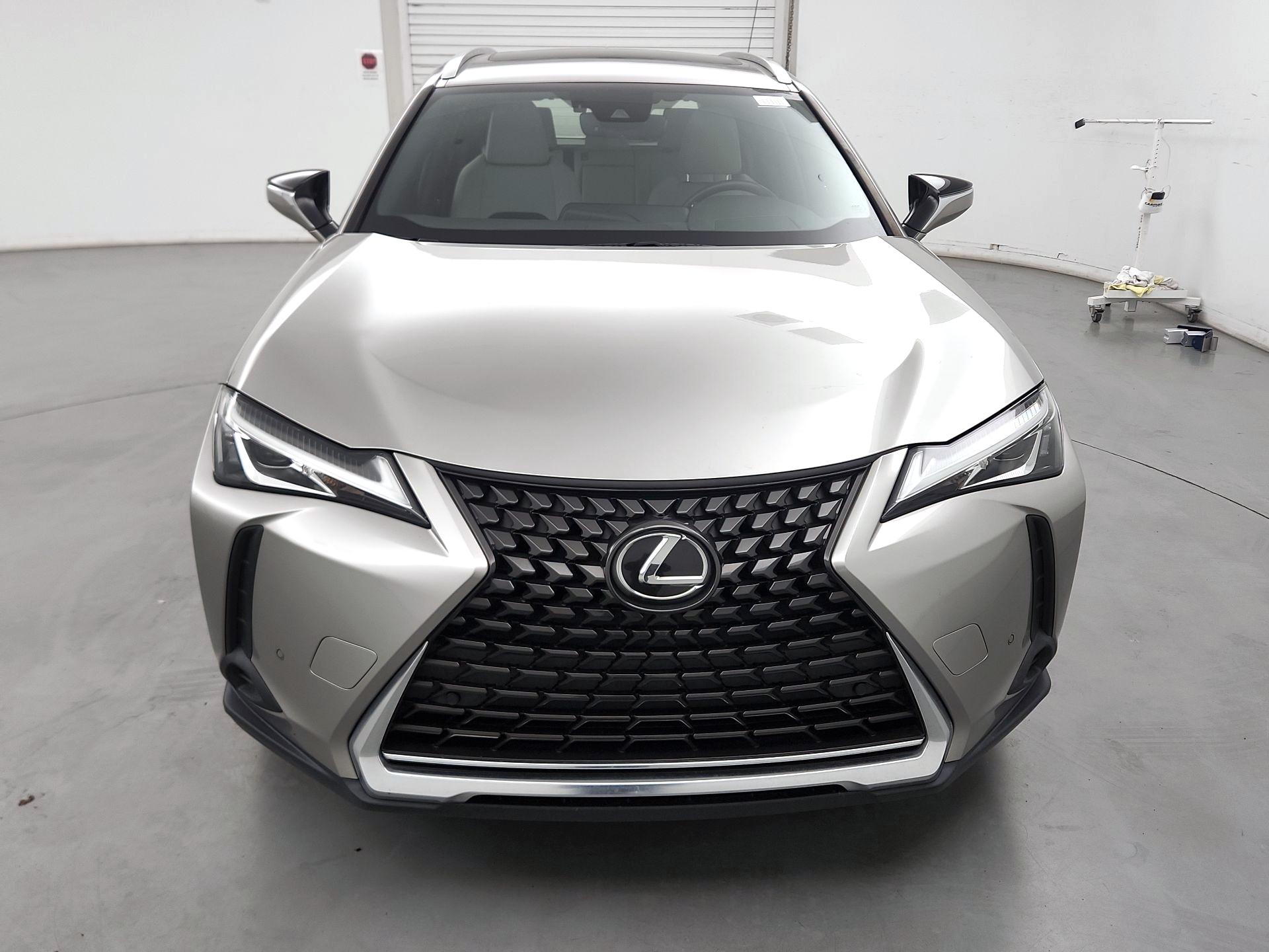 Thumbnail: 2022 Lexus UX - 2