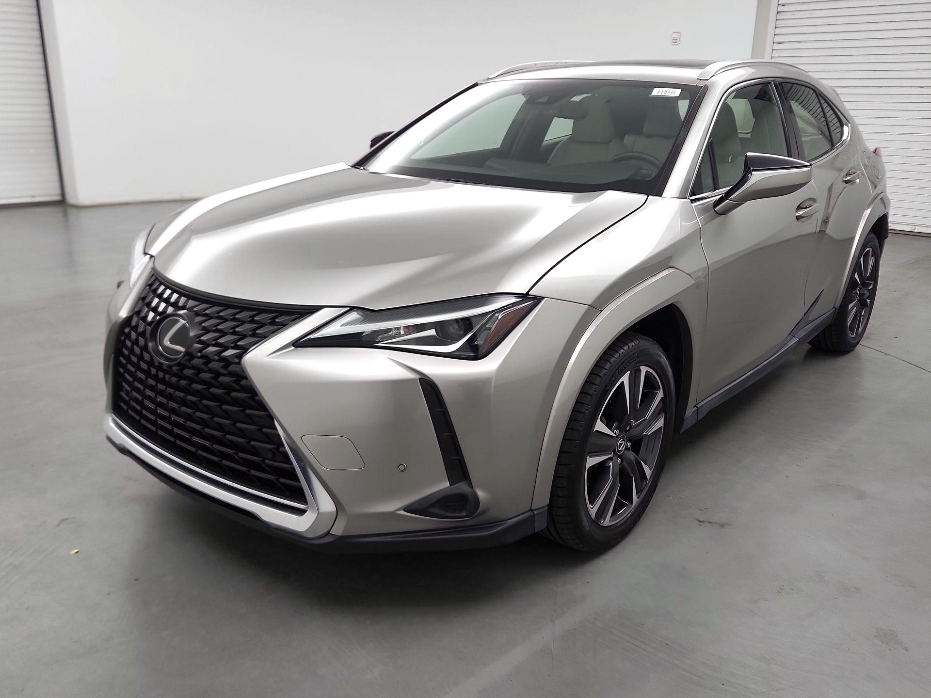 Thumbnail: 2022 Lexus UX - 3