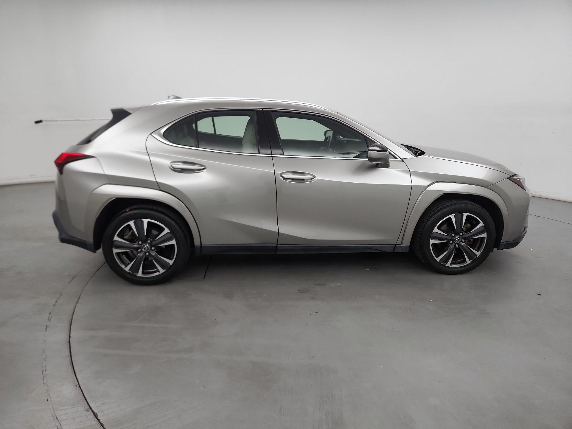 Thumbnail: 2022 Lexus UX - 4