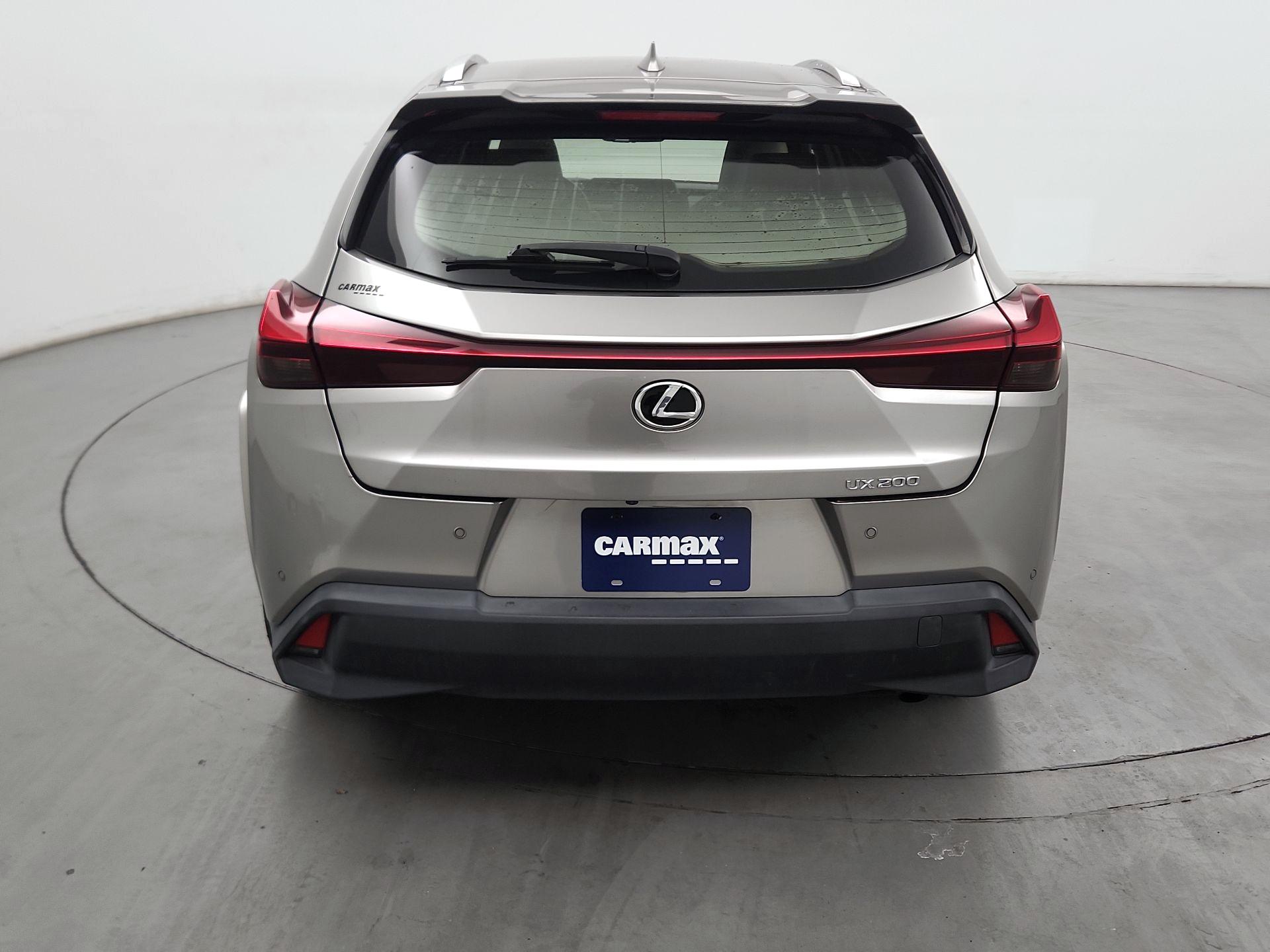 Thumbnail: 2022 Lexus UX - 6