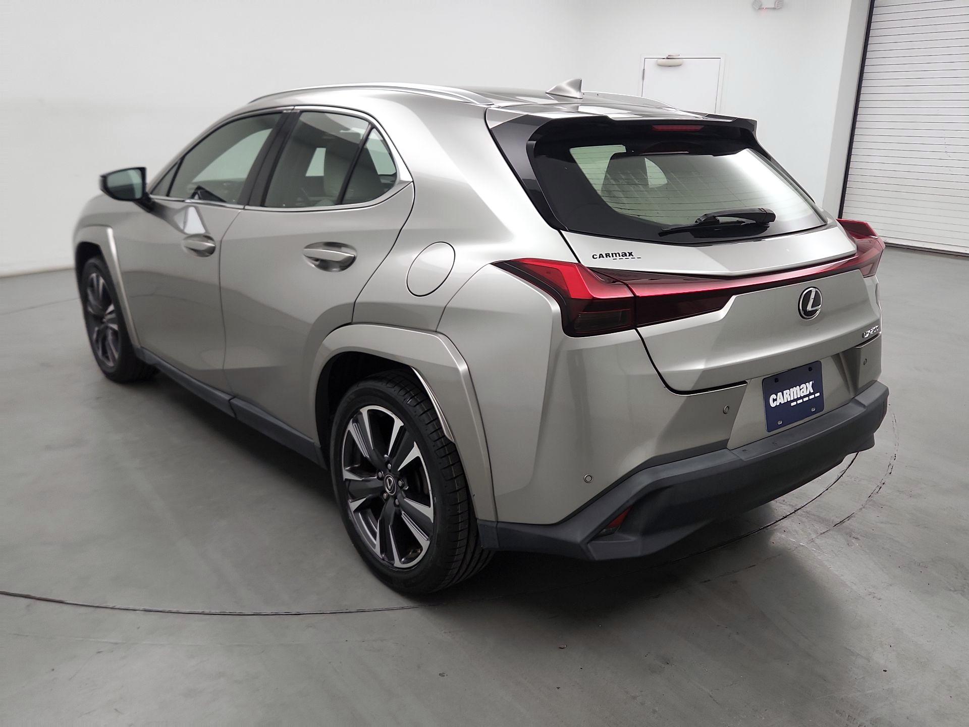 Thumbnail: 2022 Lexus UX - 7