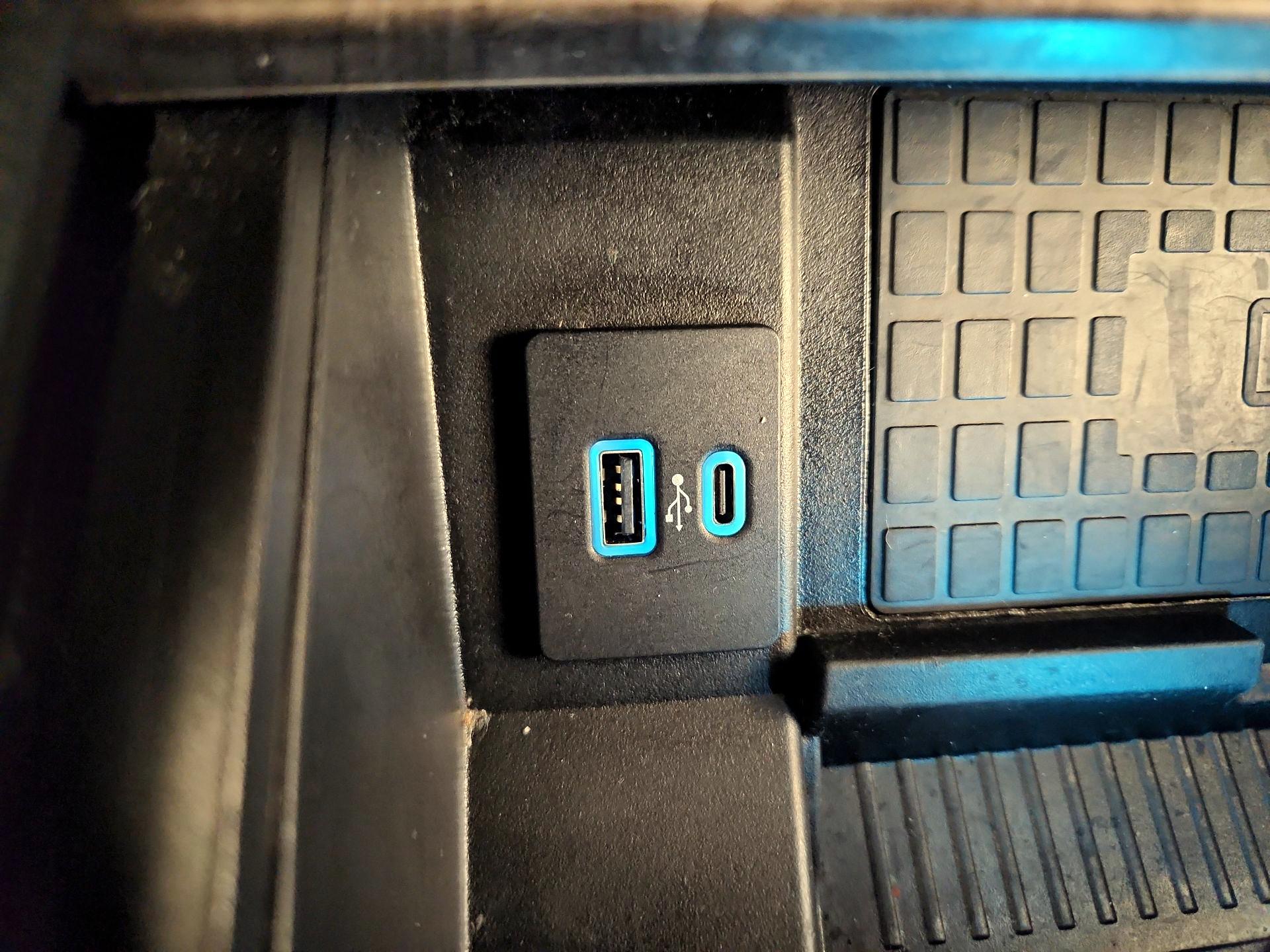 Thumbnail: 2021 Ford Expedition - 17