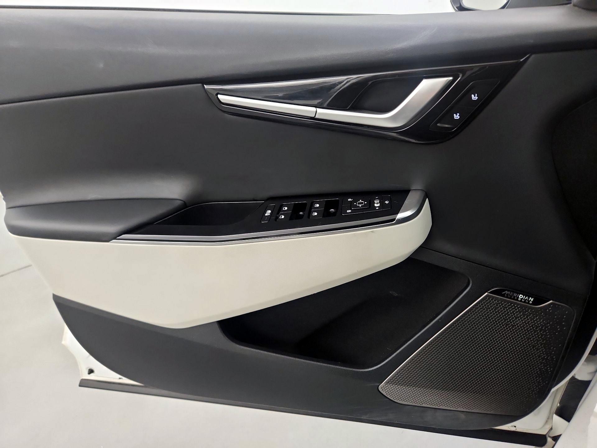 Thumbnail: 2022 Kia EV6 - 12