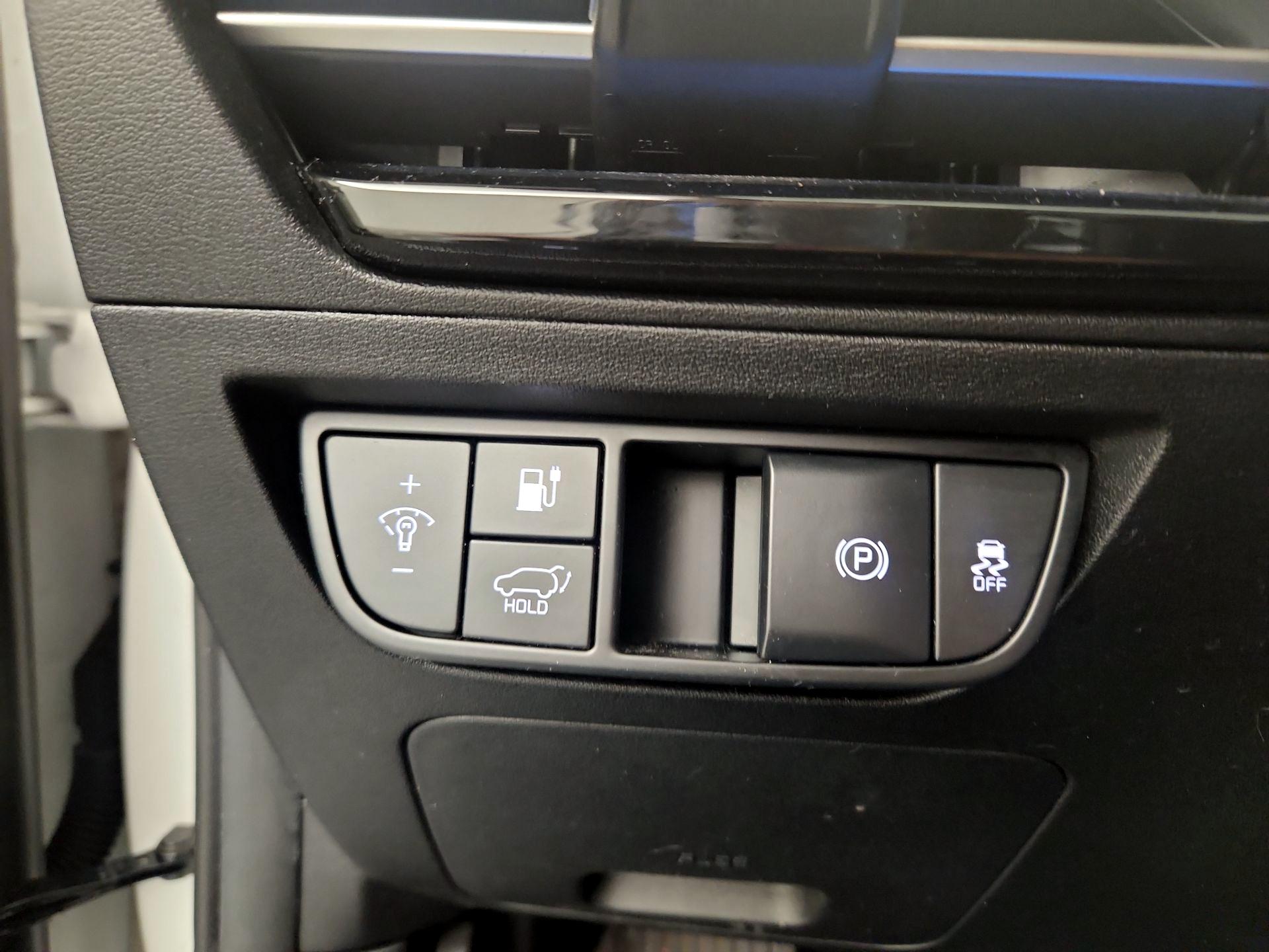 Thumbnail: 2022 Kia EV6 - 13