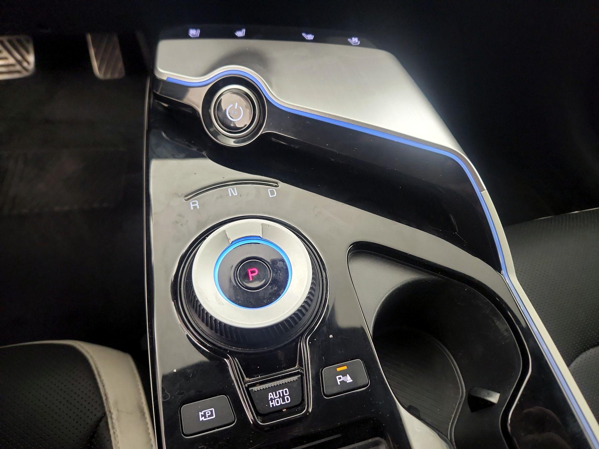 Thumbnail: 2022 Kia EV6 - 18