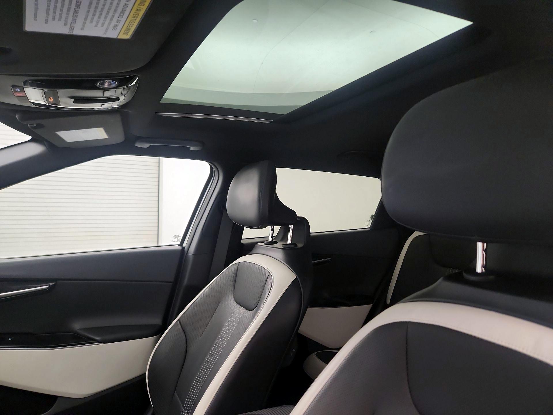 Thumbnail: 2022 Kia EV6 - 20