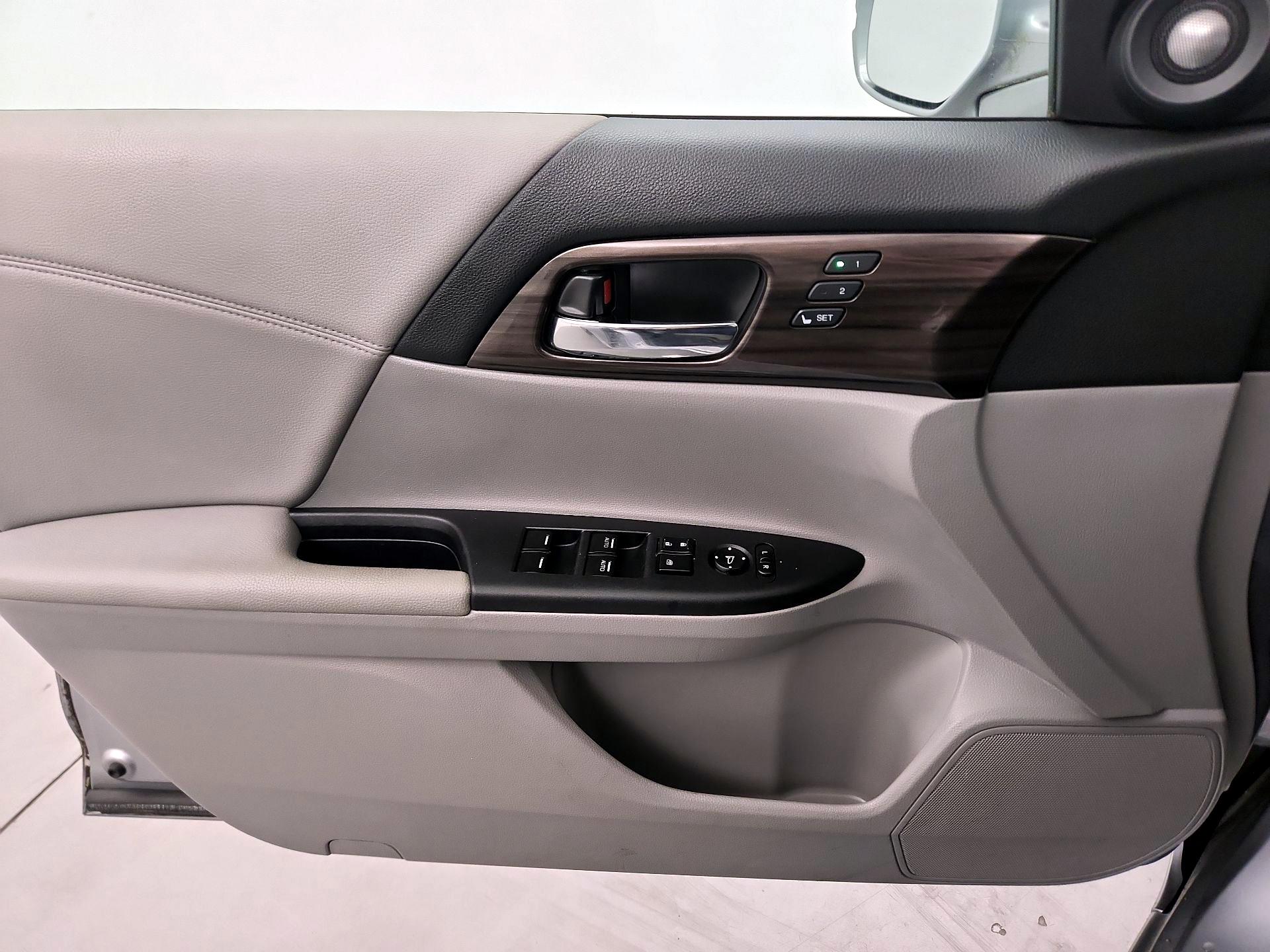 Thumbnail: 2017 Honda Accord - 10