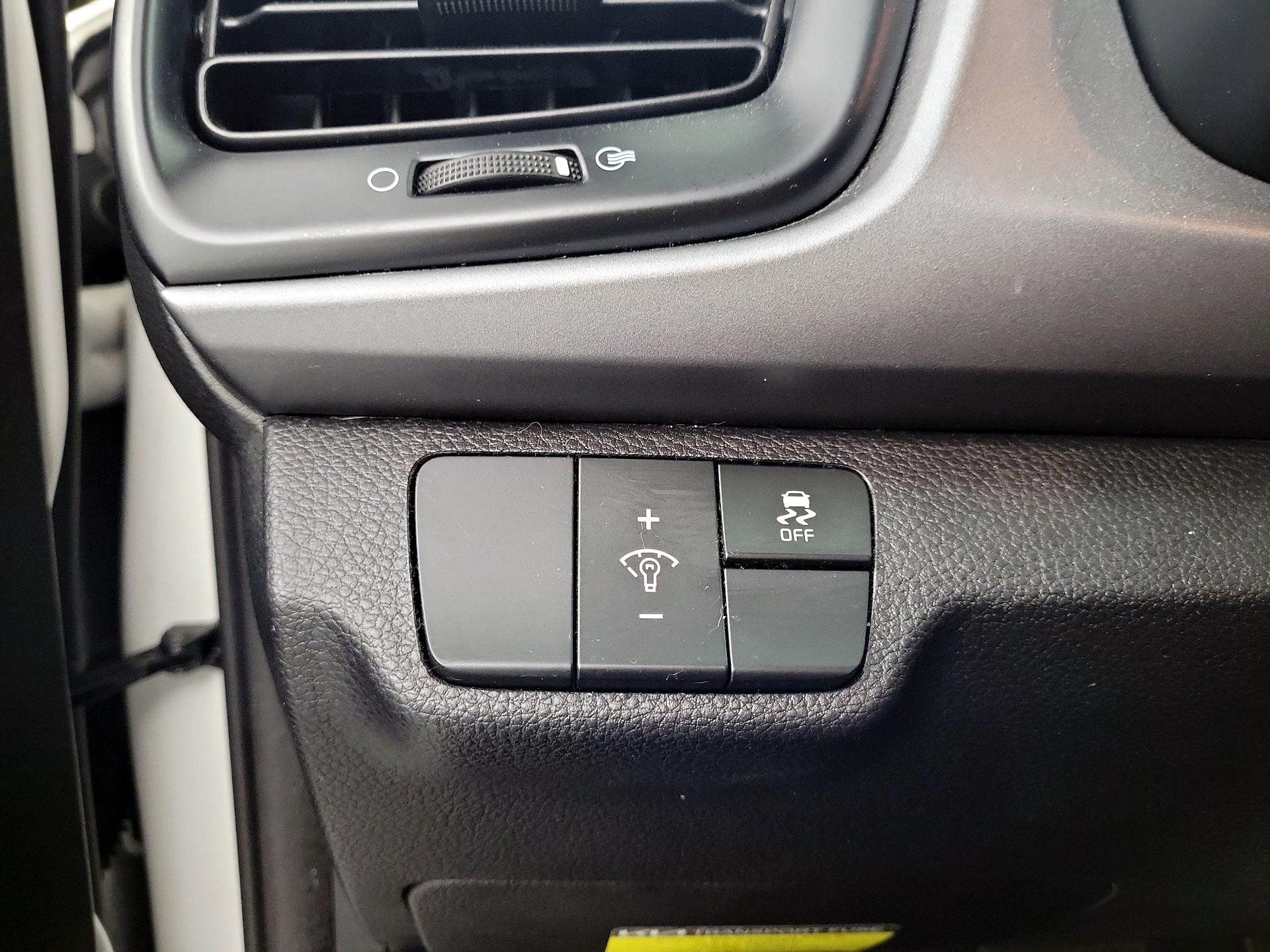 Thumbnail: 2022 Kia Rio - 11