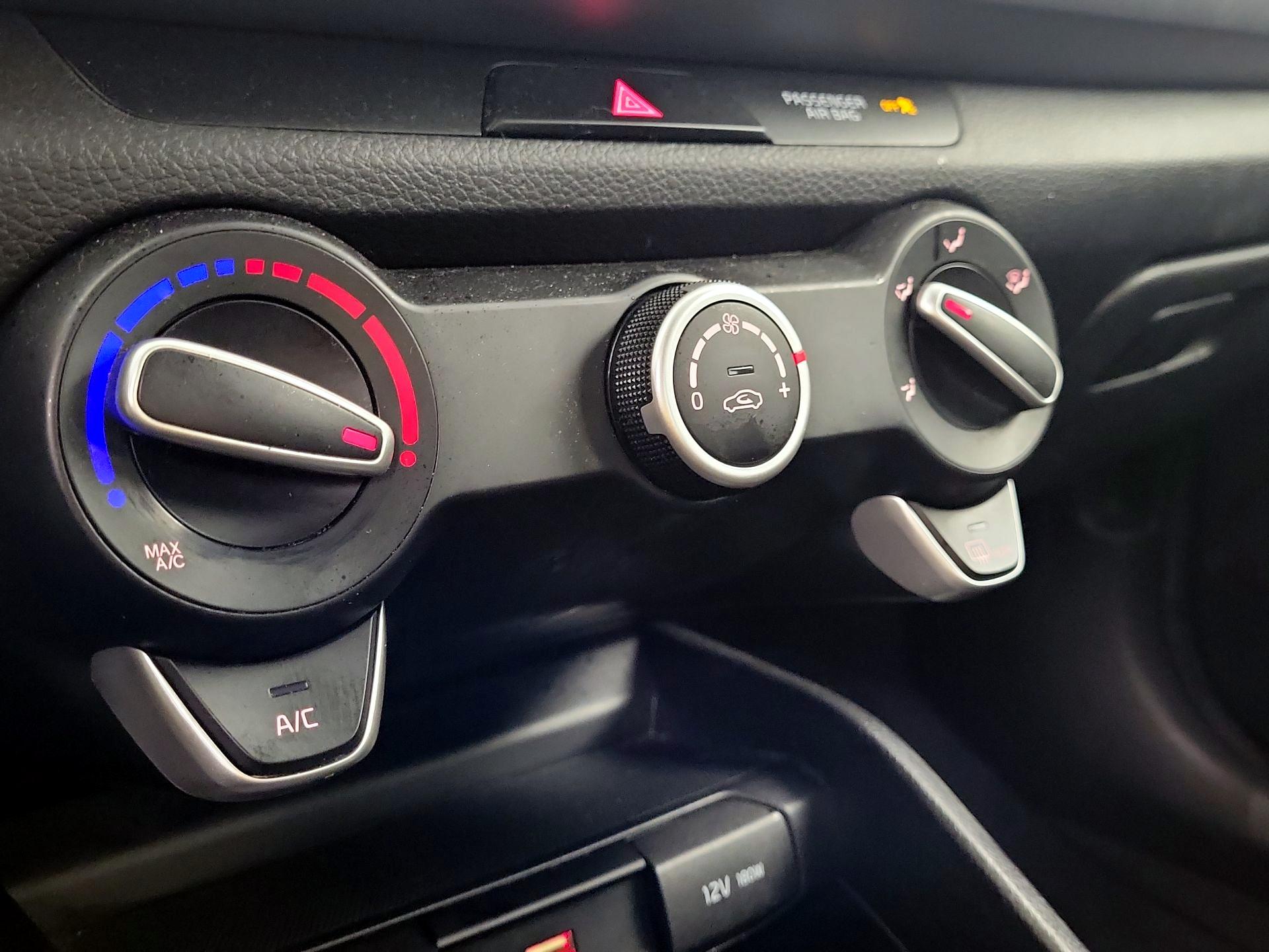 Thumbnail: 2022 Kia Rio - 14